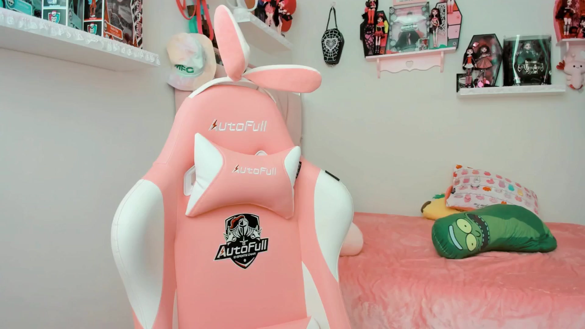 Gallery image thumbnail from Cherrycute666's myfreecams stream on, 02/26/2025, 21:11 image 1 of 20