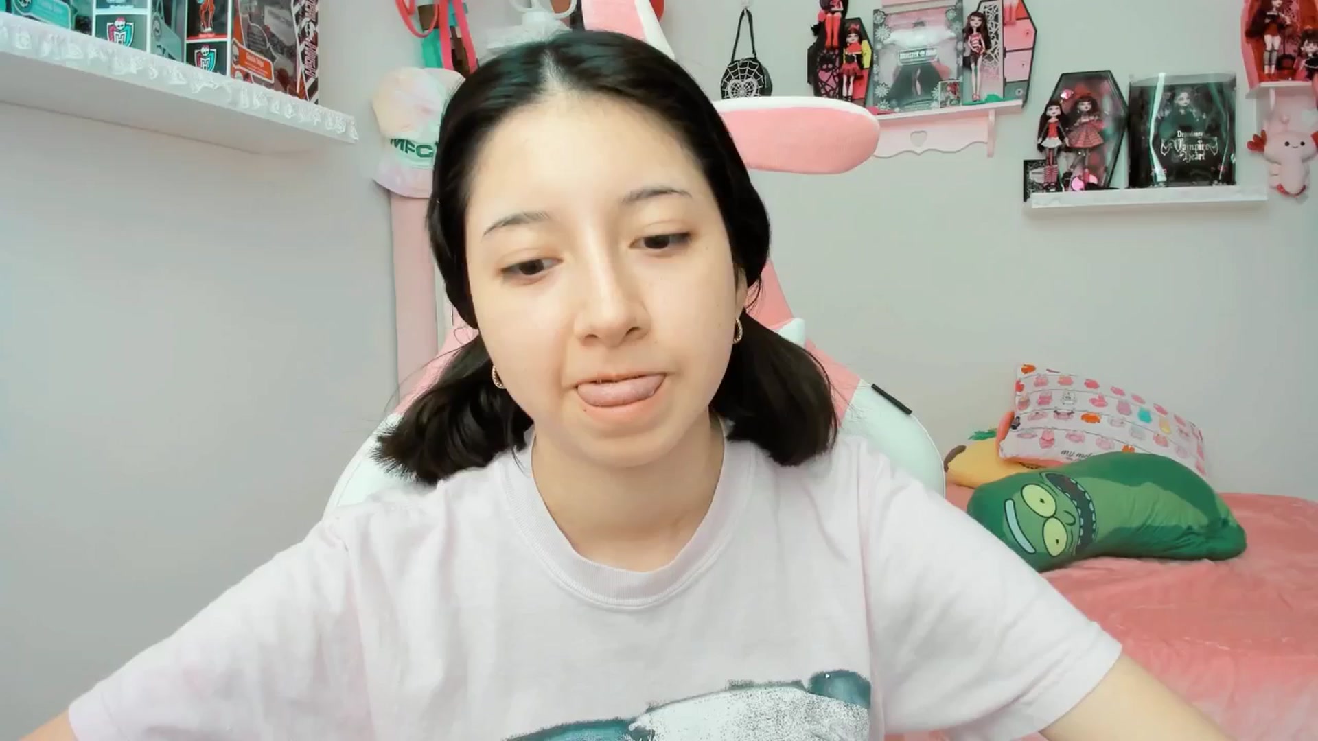 Gallery image thumbnail from Cherrycute666's myfreecams stream on, 02/26/2025, 21:11 image 8 of 20