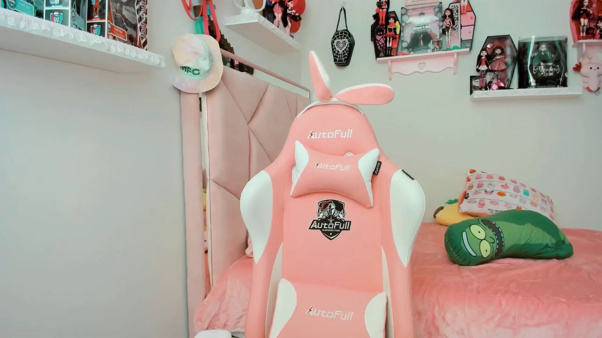 Gallery image thumbnail from Cherrycute666's myfreecams stream on, 02/26/2025, 21:11 image 4 of 20