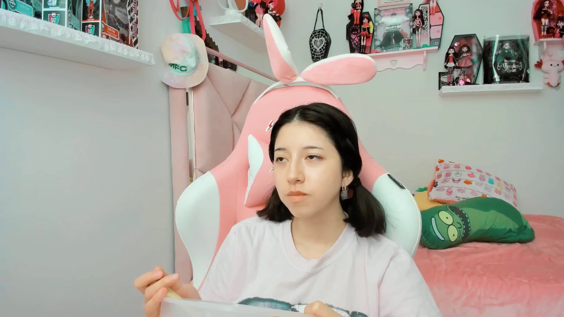 Gallery image thumbnail from Cherrycute666's myfreecams stream on, 02/26/2025, 21:11 image 6 of 20
