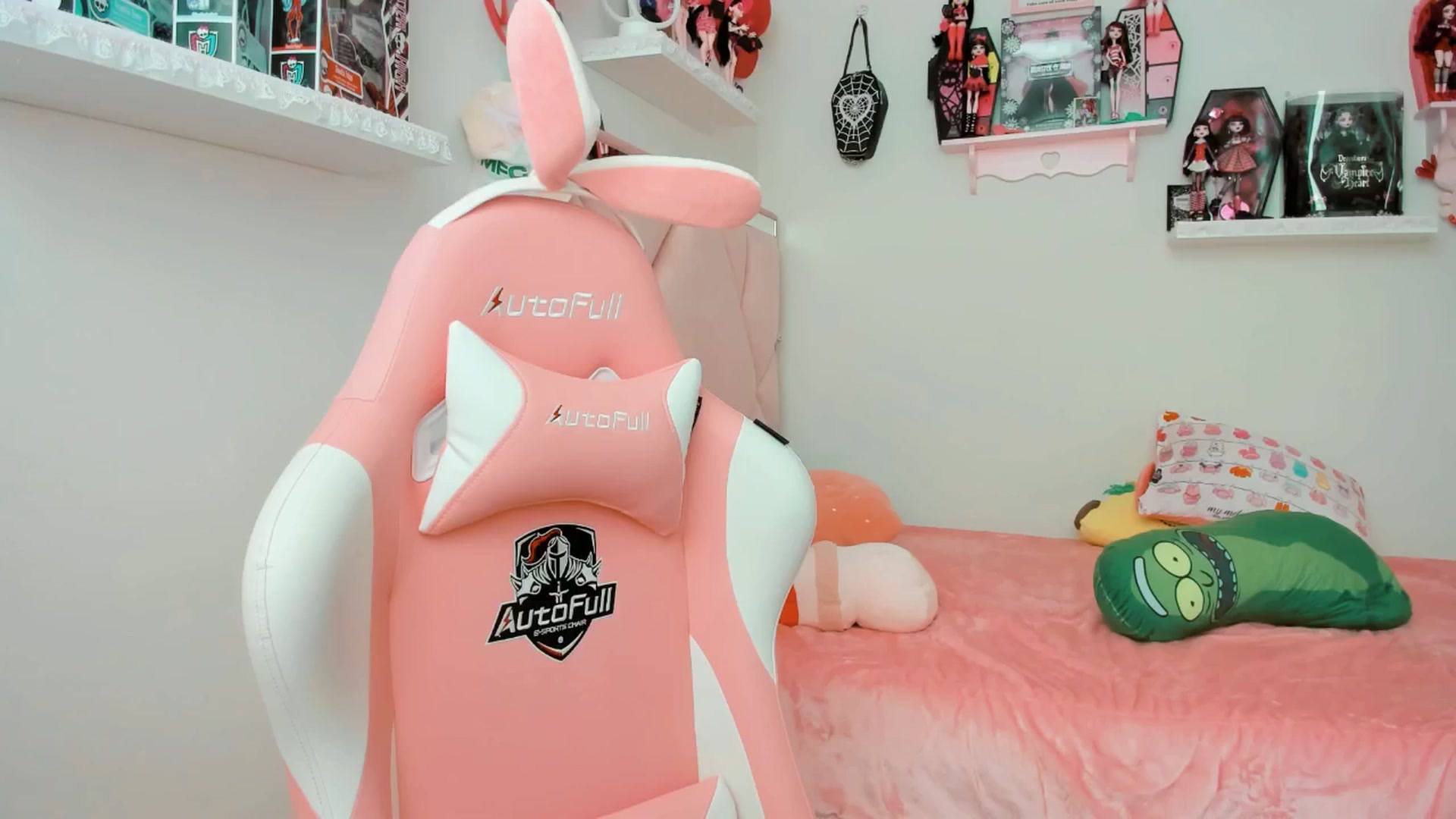 Gallery image thumbnail from Cherrycute666's myfreecams stream on, 02/26/2025, 21:11 image 18 of 20