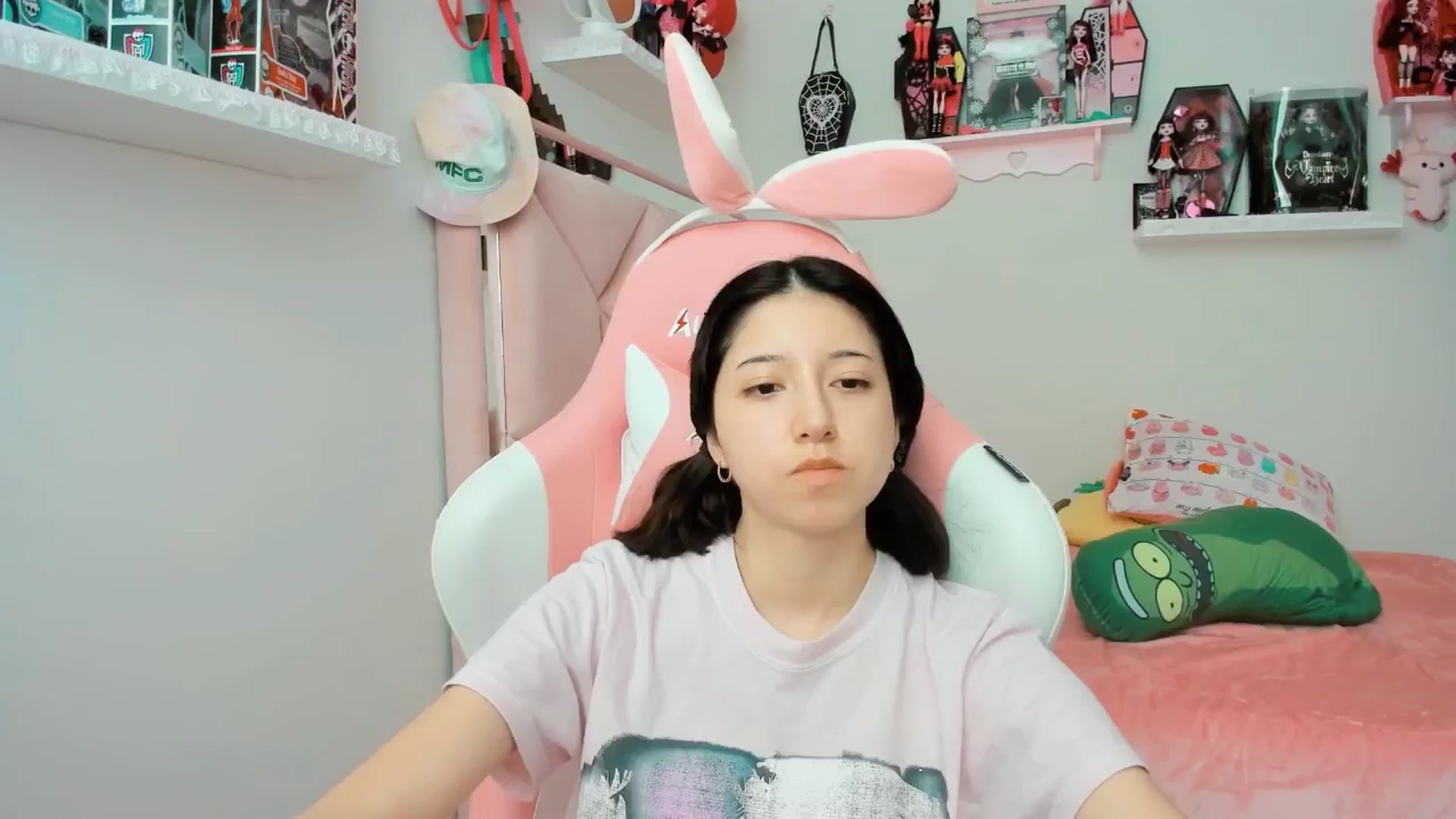 Gallery image thumbnail from Cherrycute666's myfreecams stream on, 02/26/2025, 21:11 image 5 of 20