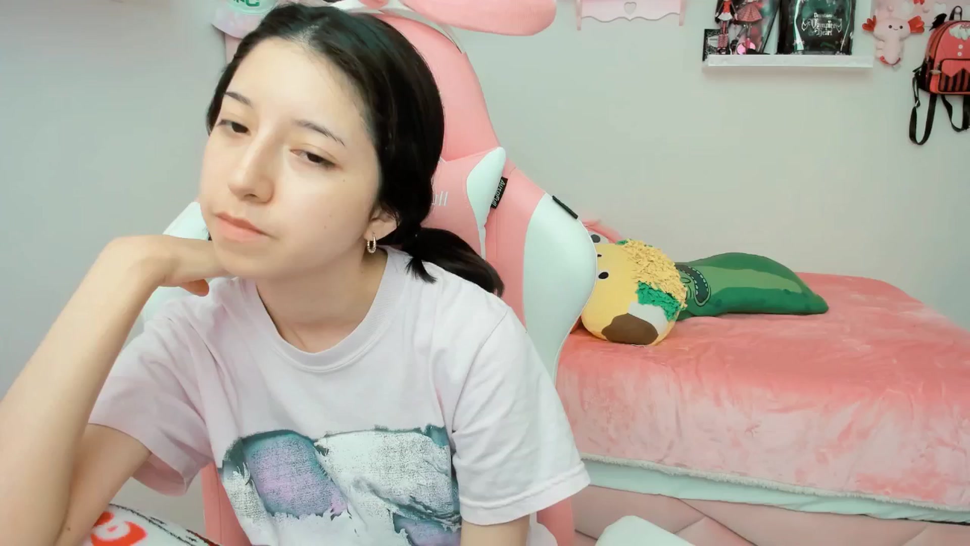 Gallery image thumbnail from Cherrycute666's myfreecams stream on, 02/26/2025, 22:02 image 5 of 20