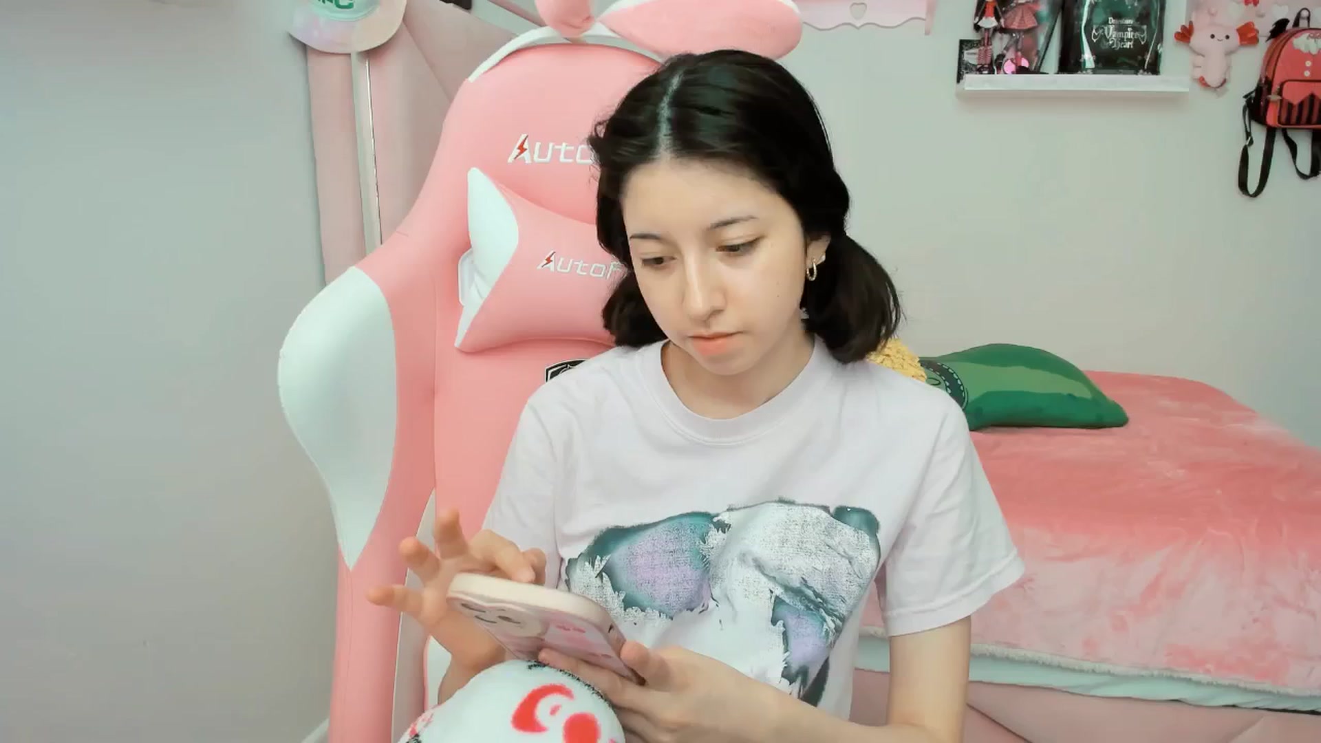 Gallery image thumbnail from Cherrycute666's myfreecams stream on, 02/26/2025, 22:02 image 3 of 20