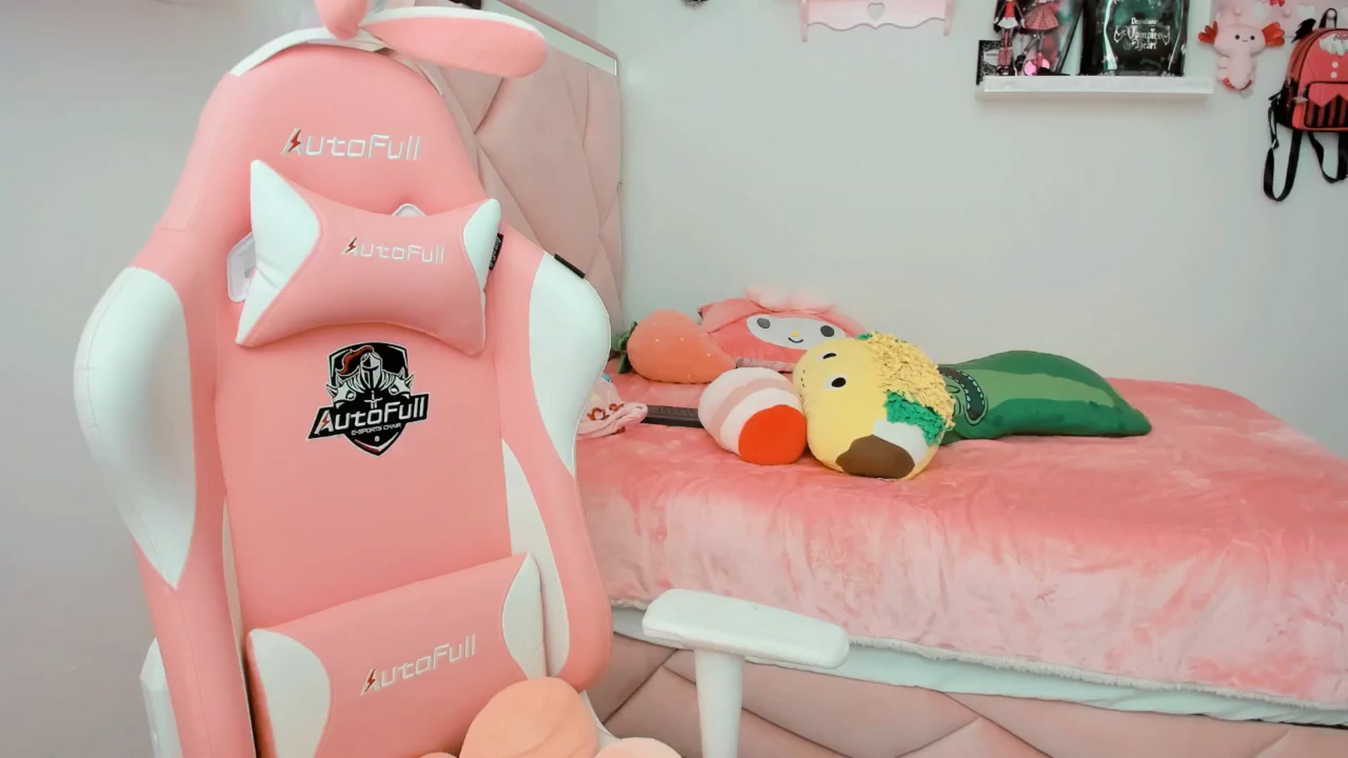 Gallery image thumbnail from Cherrycute666's myfreecams stream on, 02/26/2025, 22:02 image 7 of 20