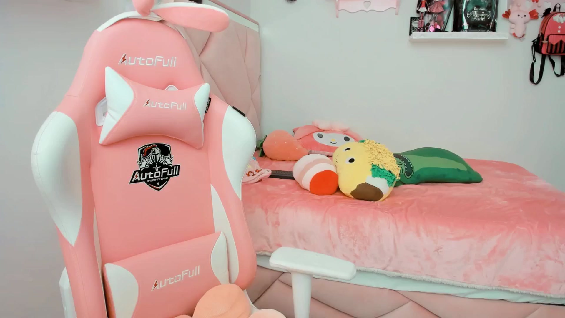 Gallery image thumbnail from Cherrycute666's myfreecams stream on, 02/26/2025, 22:02 image 18 of 20