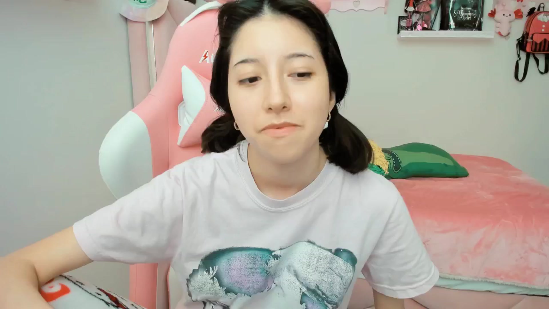 Gallery image thumbnail from Cherrycute666's myfreecams stream on, 02/26/2025, 22:02 image 4 of 20