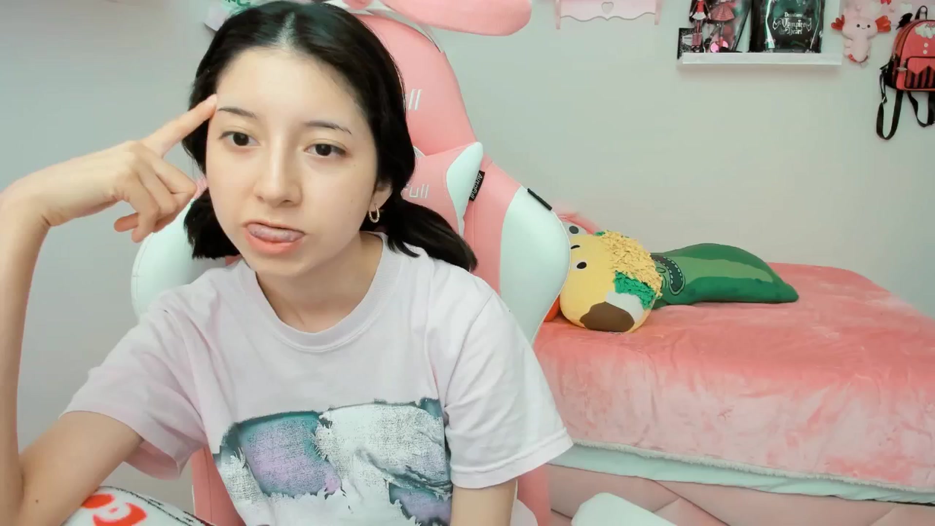 Gallery image thumbnail from Cherrycute666's myfreecams stream on, 02/26/2025, 22:02 image 6 of 20