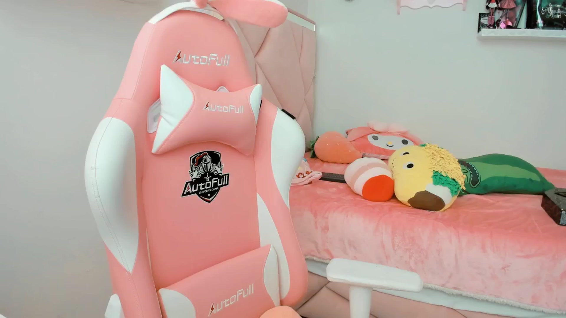Gallery image thumbnail from Cherrycute666's myfreecams stream on, 02/26/2025, 22:31 image 19 of 20