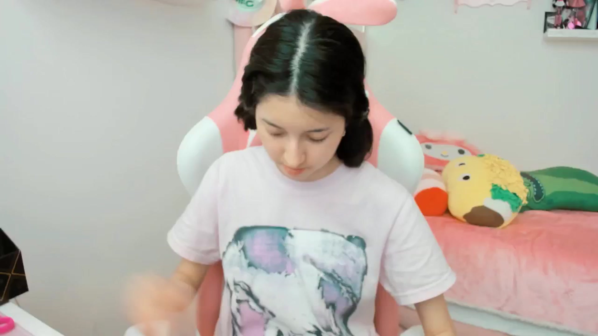 Gallery image thumbnail from Cherrycute666's myfreecams stream on, 02/26/2025, 22:31 image 2 of 20