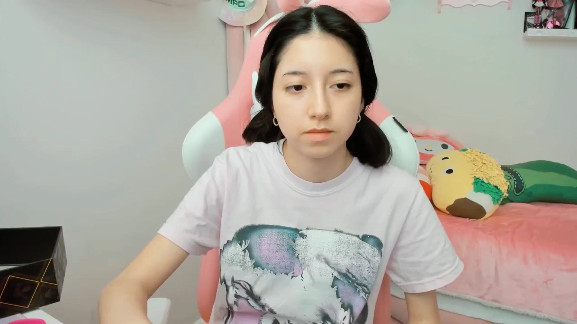 Gallery image thumbnail from Cherrycute666's myfreecams stream on, 02/26/2025, 22:31 image 1 of 20