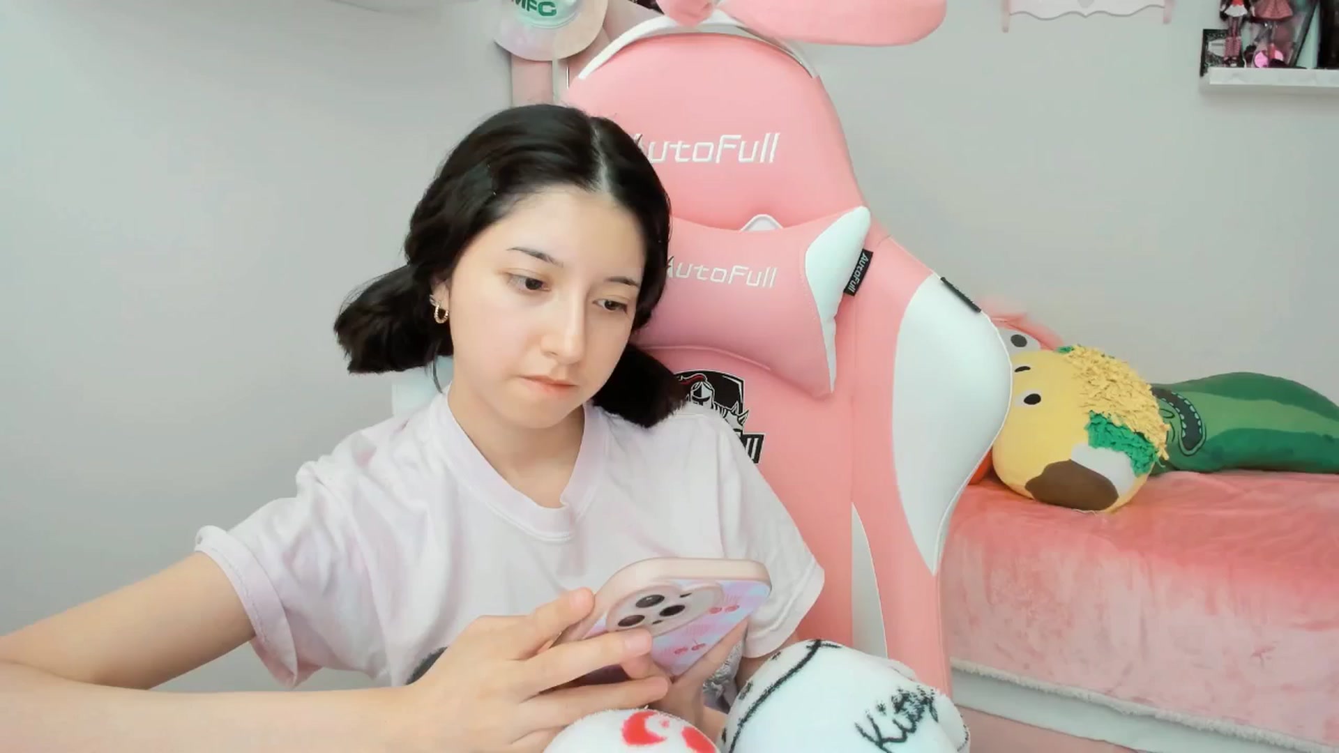 Gallery image thumbnail from Cherrycute666's myfreecams stream on, 02/27/2025, 24:09 image 10 of 20