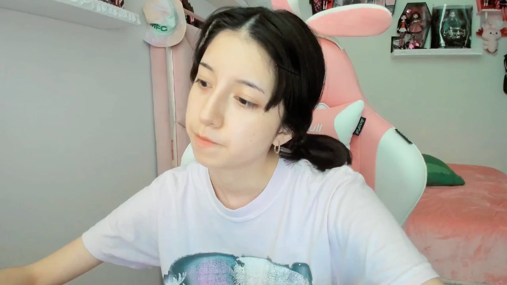Gallery image thumbnail from Cherrycute666's myfreecams stream on, 02/27/2025, 24:09 image 20 of 20