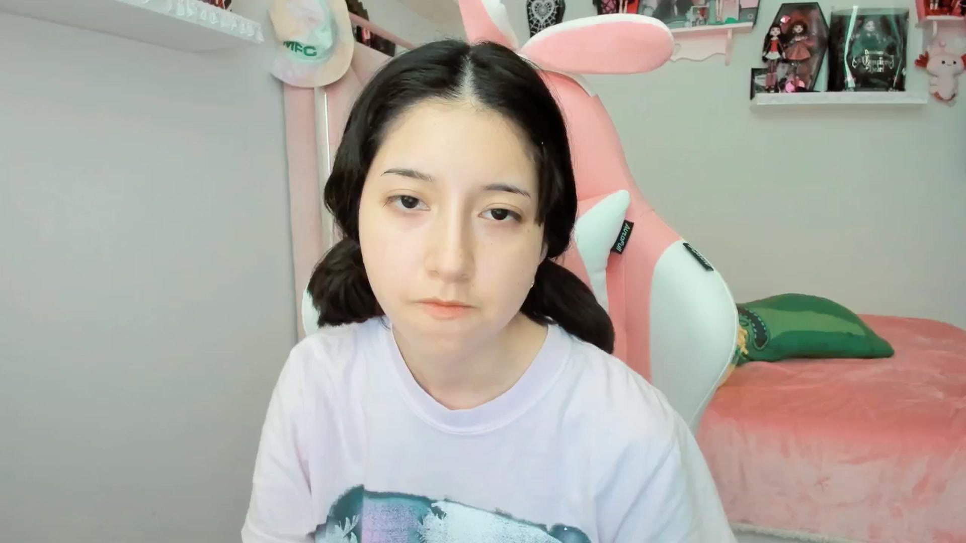 Gallery image thumbnail from Cherrycute666's myfreecams stream on, 02/27/2025, 24:09 image 16 of 20