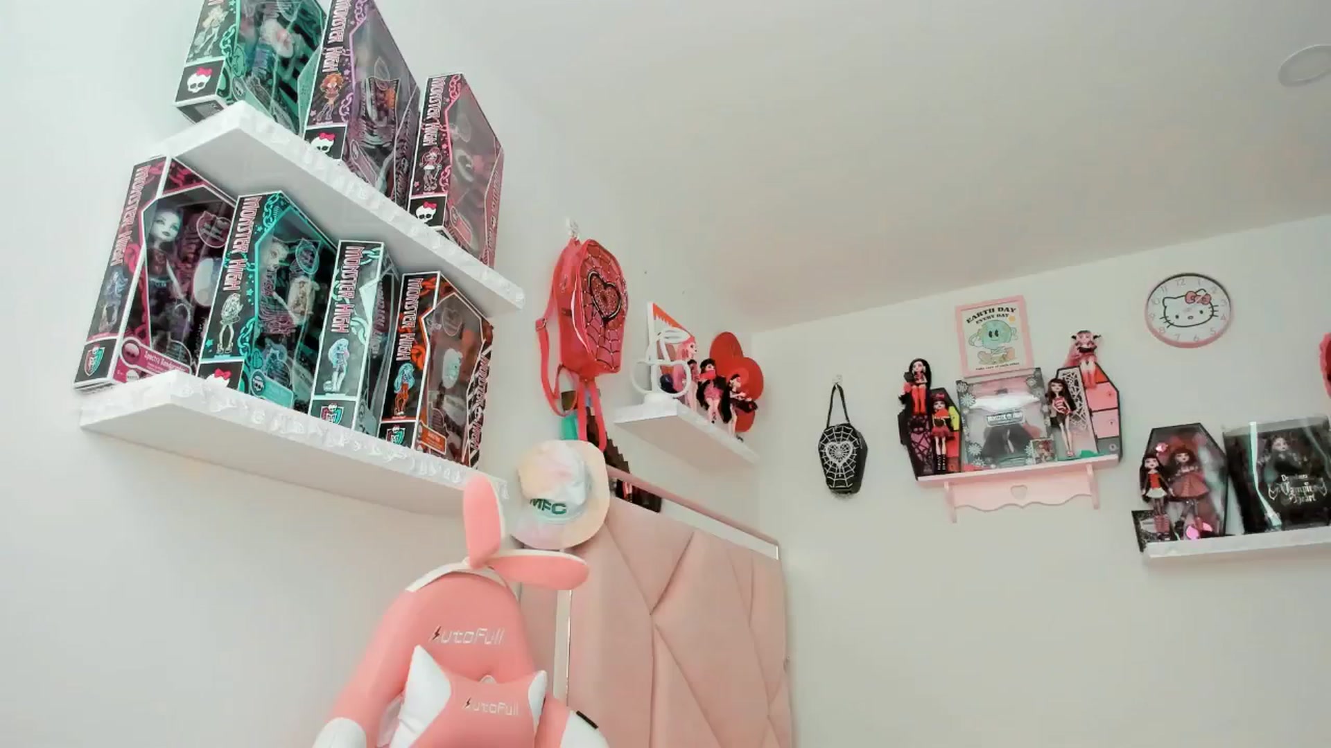 Gallery image thumbnail from Cherrycute666's myfreecams stream on, 02/27/2025, 24:09 image 14 of 20