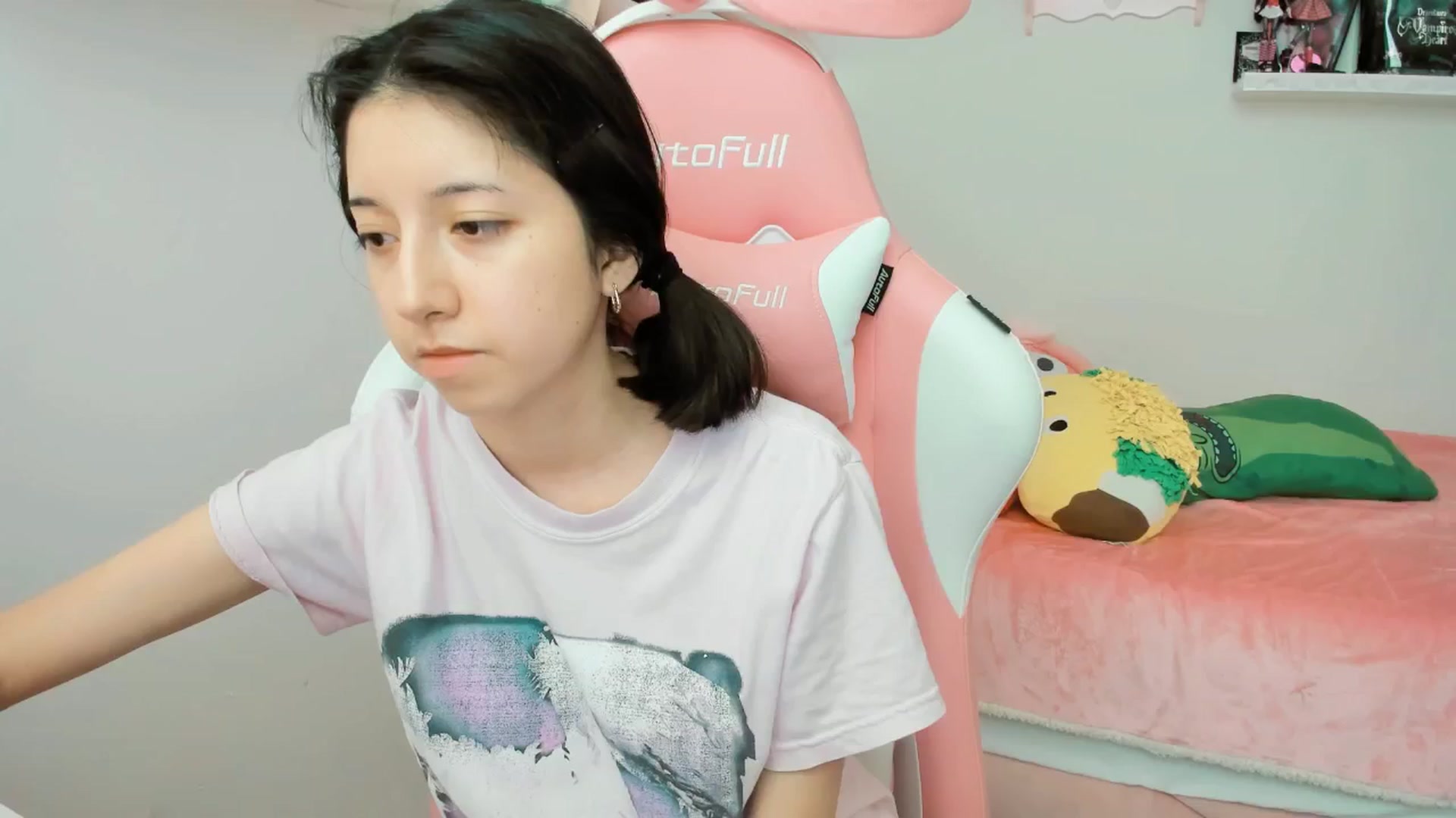 Gallery image thumbnail from Cherrycute666's myfreecams stream on, 02/27/2025, 24:09 image 3 of 20