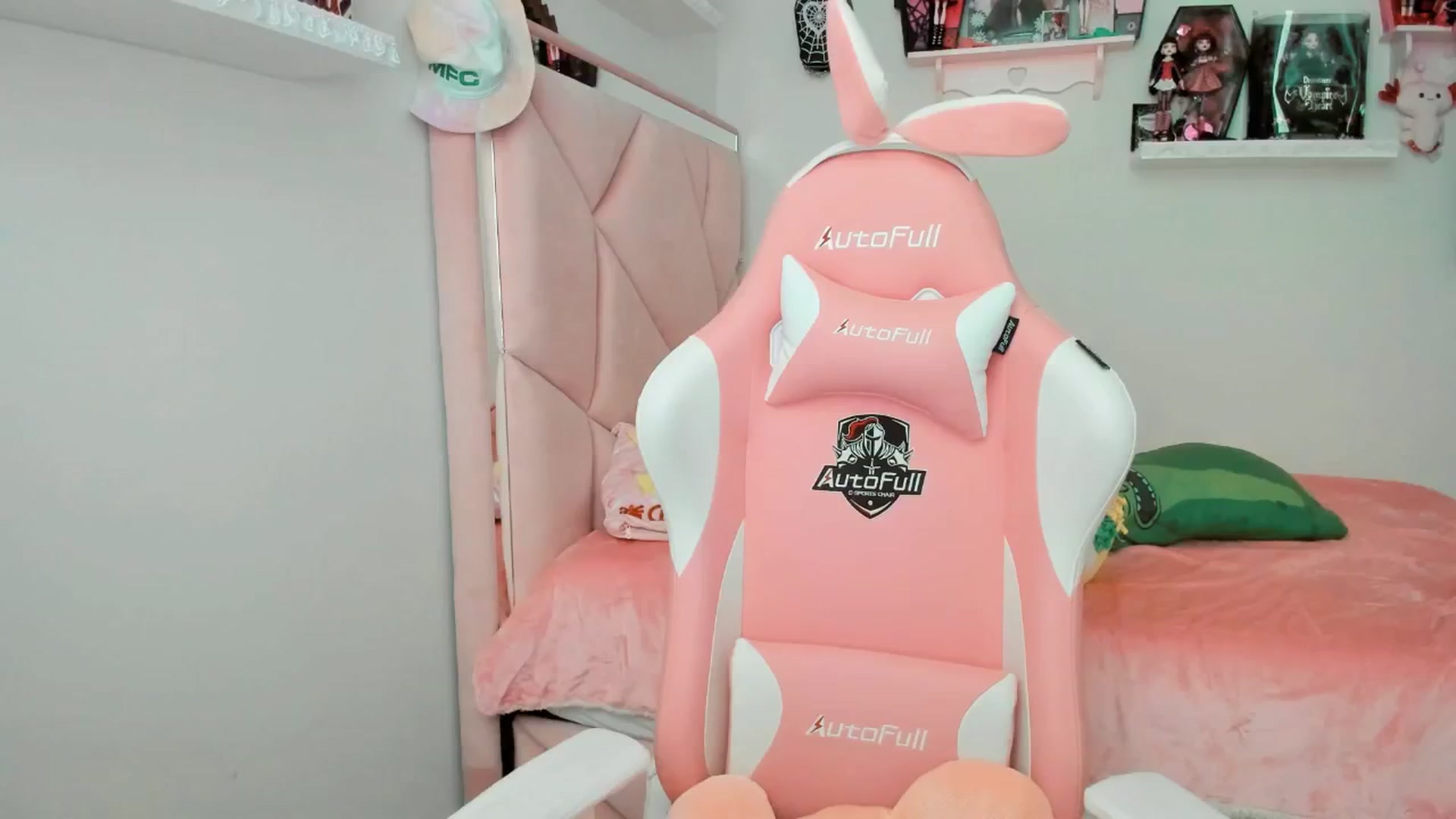Gallery image thumbnail from Cherrycute666's myfreecams stream on, 02/27/2025, 24:09 image 19 of 20