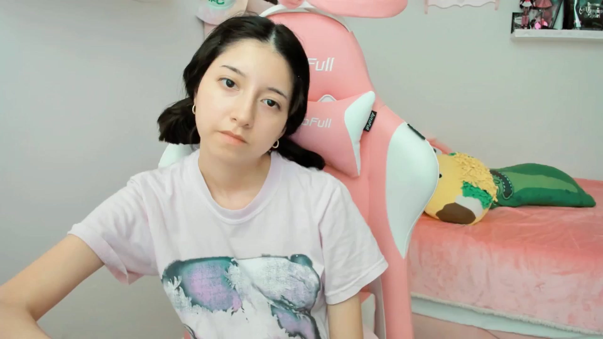 Gallery image thumbnail from Cherrycute666's myfreecams stream on, 02/27/2025, 24:09 image 5 of 20