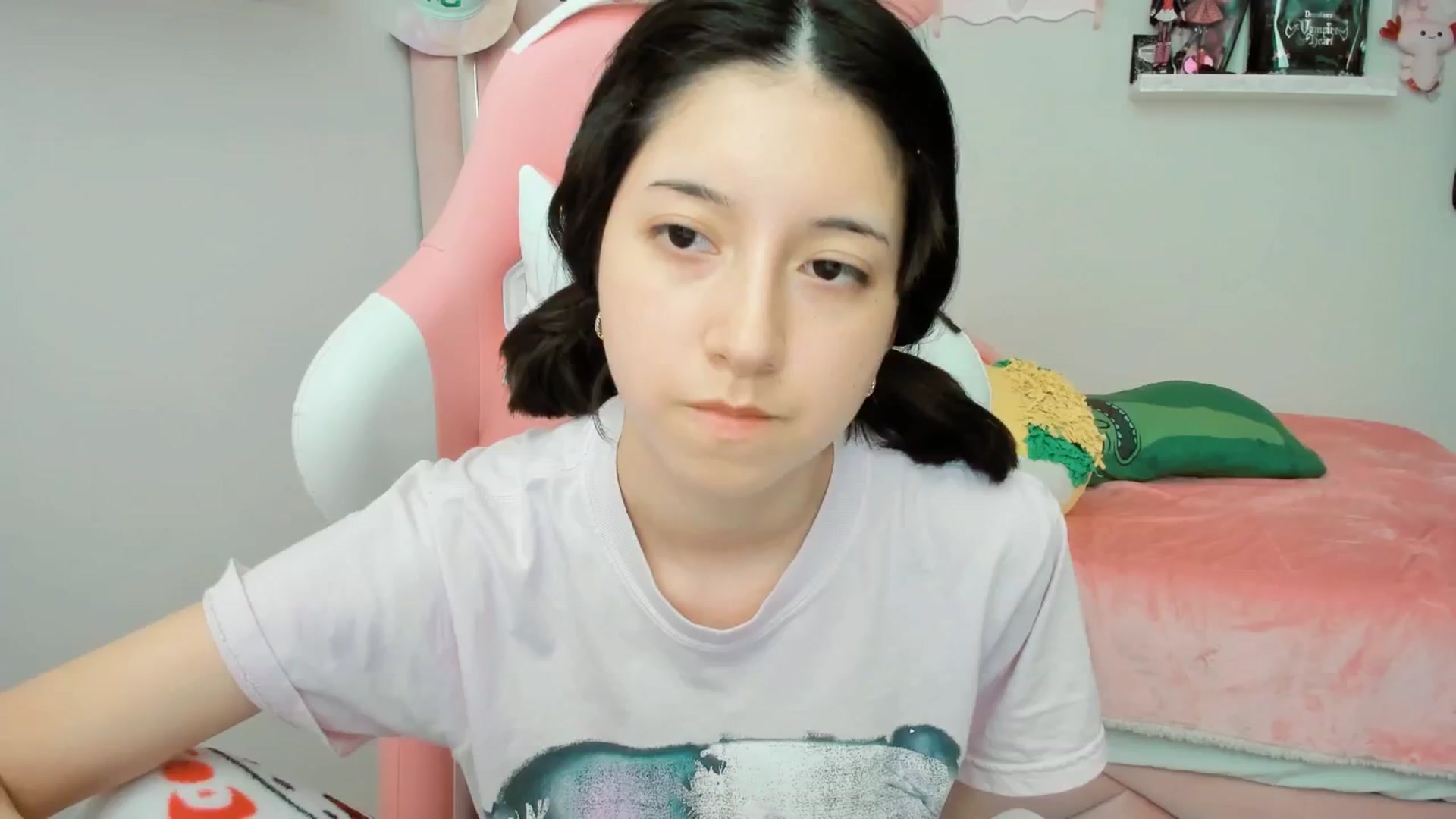 Gallery image thumbnail from Cherrycute666's myfreecams stream on, 02/27/2025, 24:09 image 8 of 20
