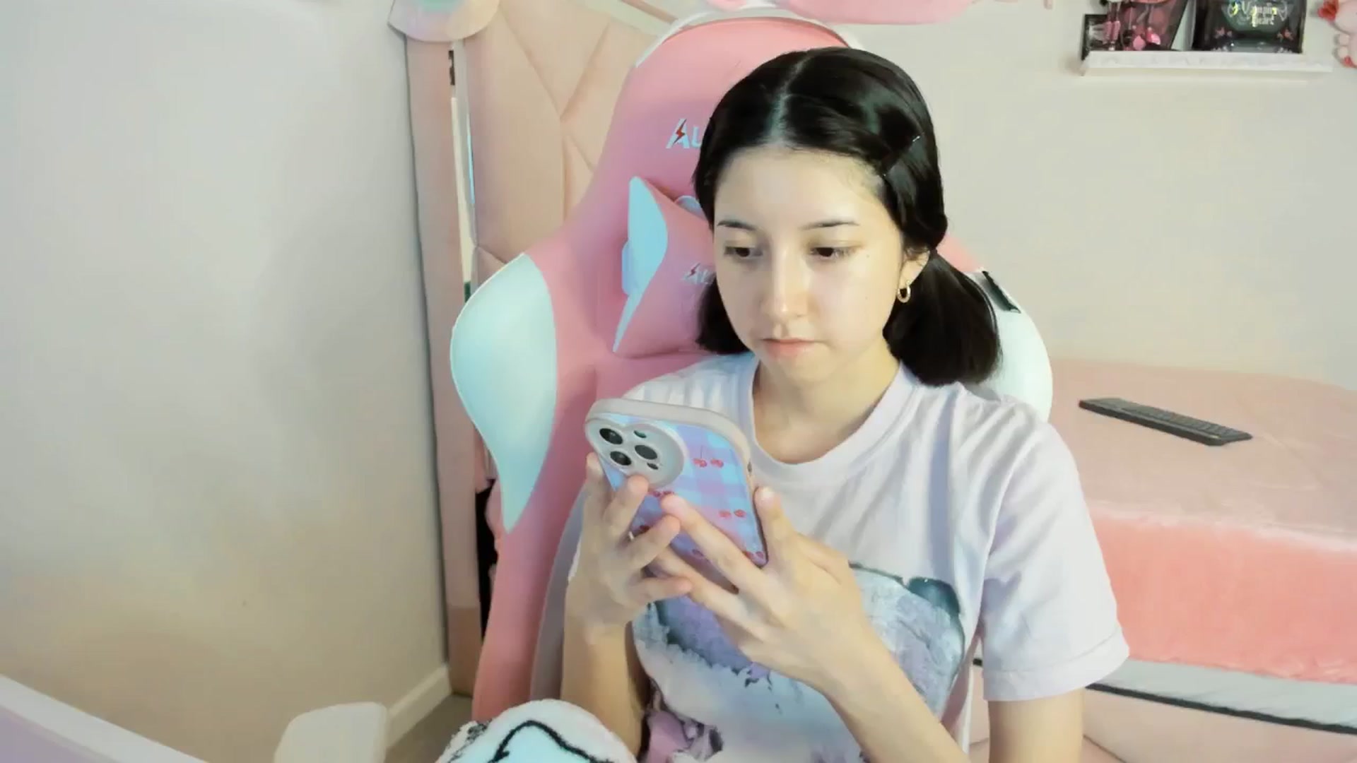 Gallery image thumbnail from Cherrycute666's myfreecams stream on, 02/27/2025, 08:15 image 5 of 20