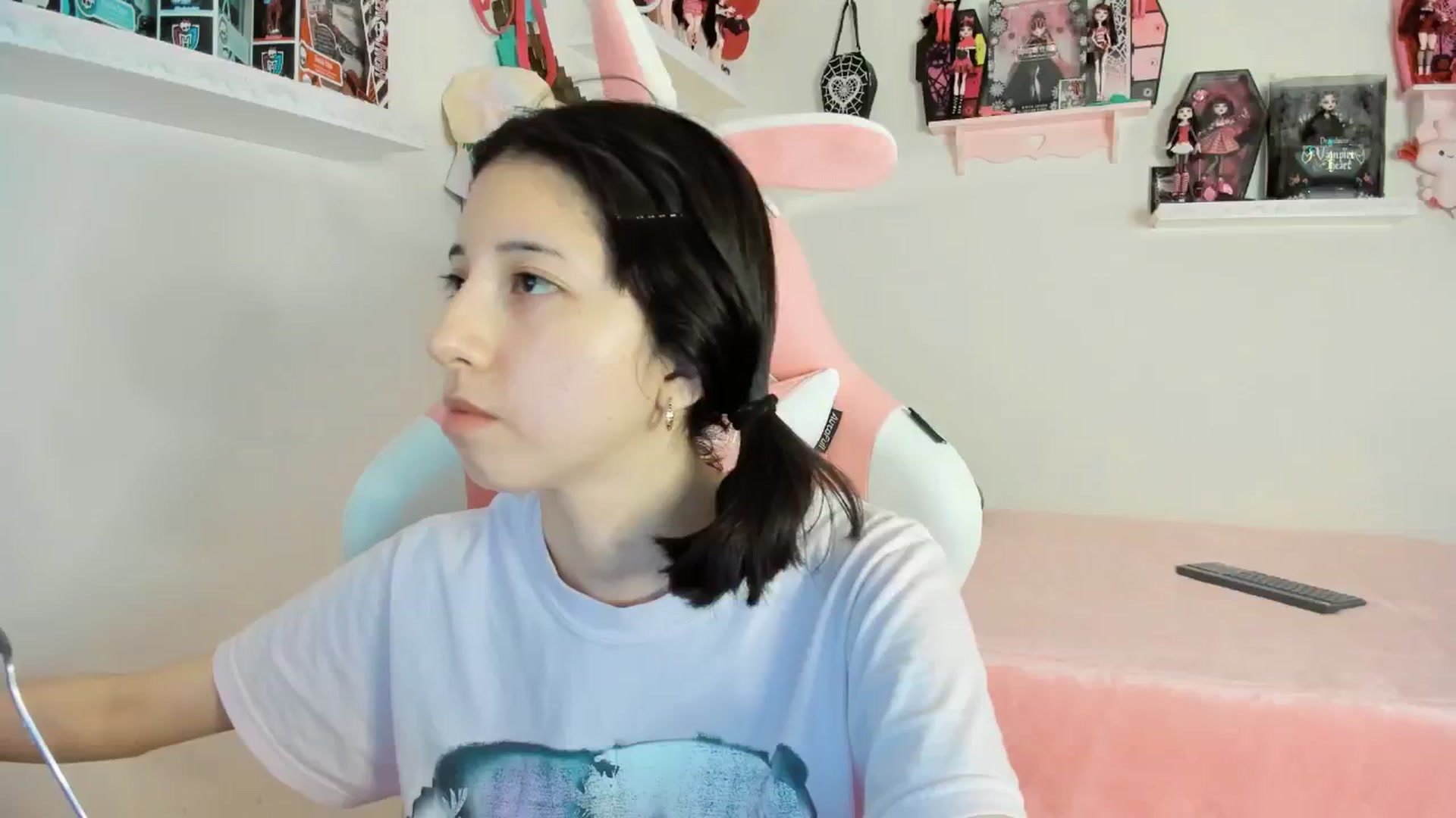 Gallery image thumbnail from Cherrycute666's myfreecams stream on, 02/27/2025, 08:15 image 1 of 20