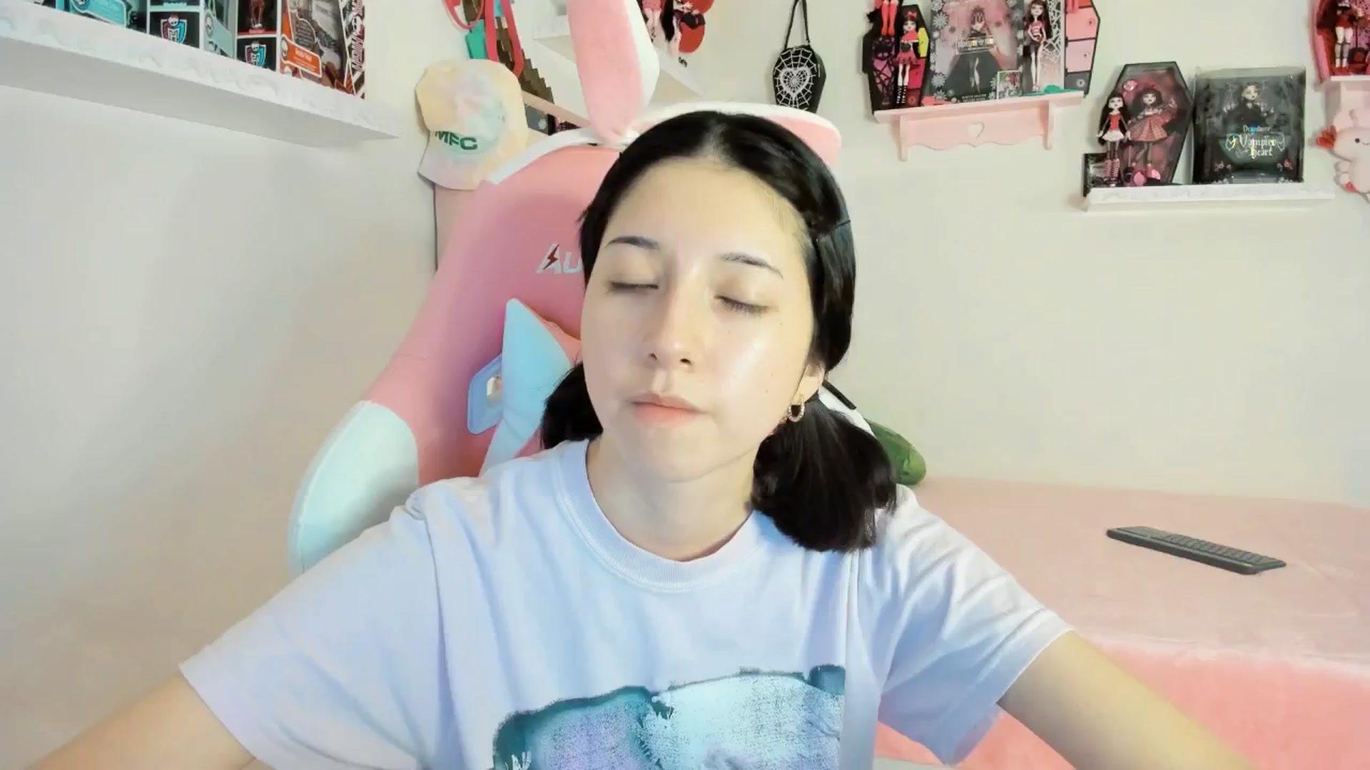 Gallery image thumbnail from Cherrycute666's myfreecams stream on, 02/27/2025, 08:15 image 2 of 20
