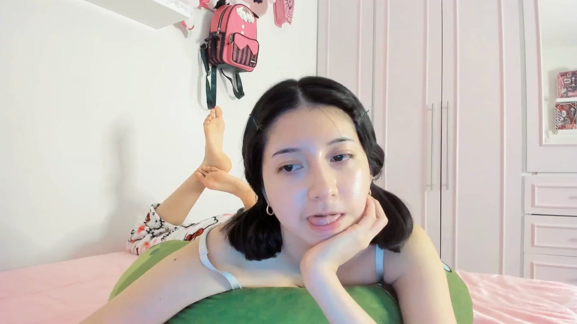 Gallery image thumbnail from Cherrycute666's myfreecams stream on, 02/27/2025, 08:59 image 17 of 20