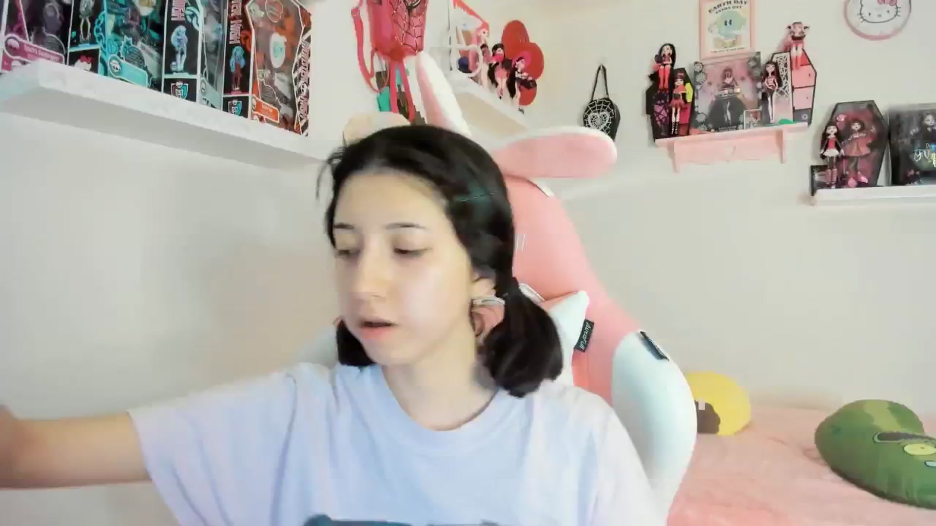Gallery image thumbnail from Cherrycute666's myfreecams stream on, 02/27/2025, 10:32 image 16 of 20