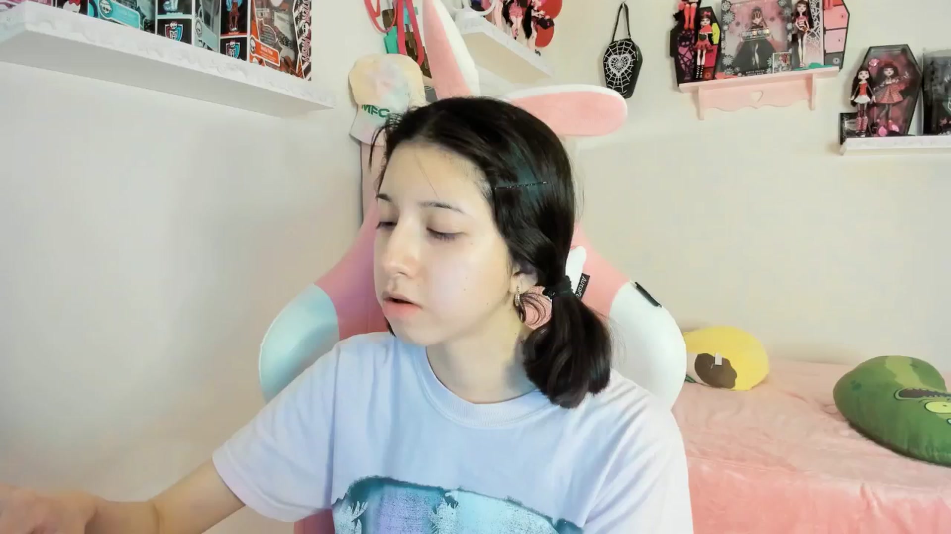 Gallery image thumbnail from Cherrycute666's myfreecams stream on, 02/27/2025, 10:32 image 20 of 20