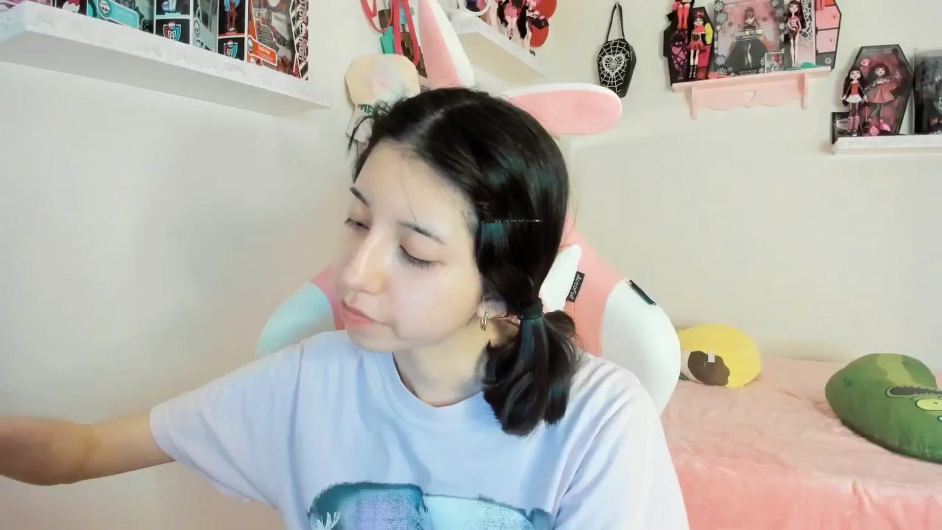 Gallery image thumbnail from Cherrycute666's myfreecams stream on, 02/27/2025, 10:32 image 19 of 20