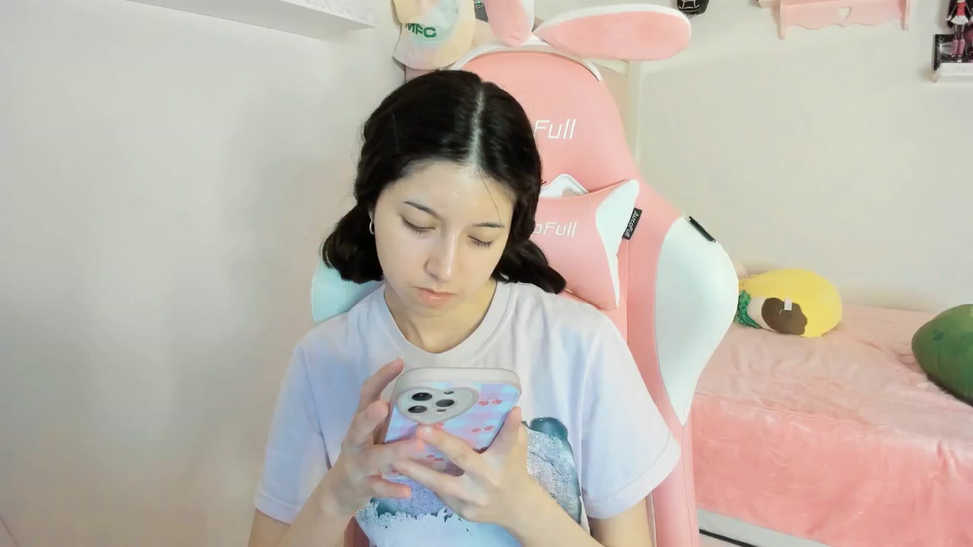 Gallery image thumbnail from Cherrycute666's myfreecams stream on, 02/27/2025, 11:12 image 18 of 20