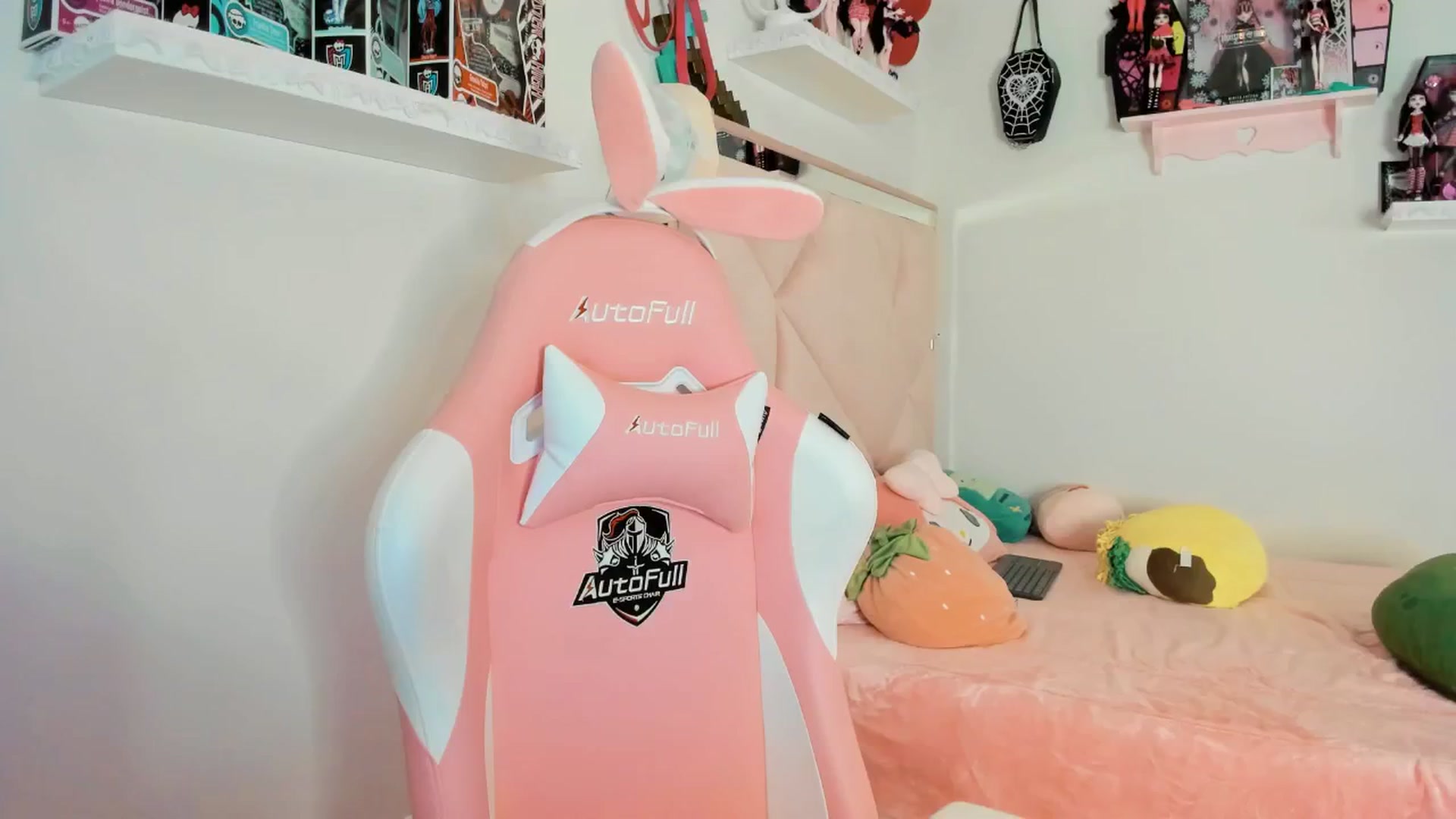 Gallery image thumbnail from Cherrycute666's myfreecams stream on, 02/27/2025, 11:12 image 9 of 20