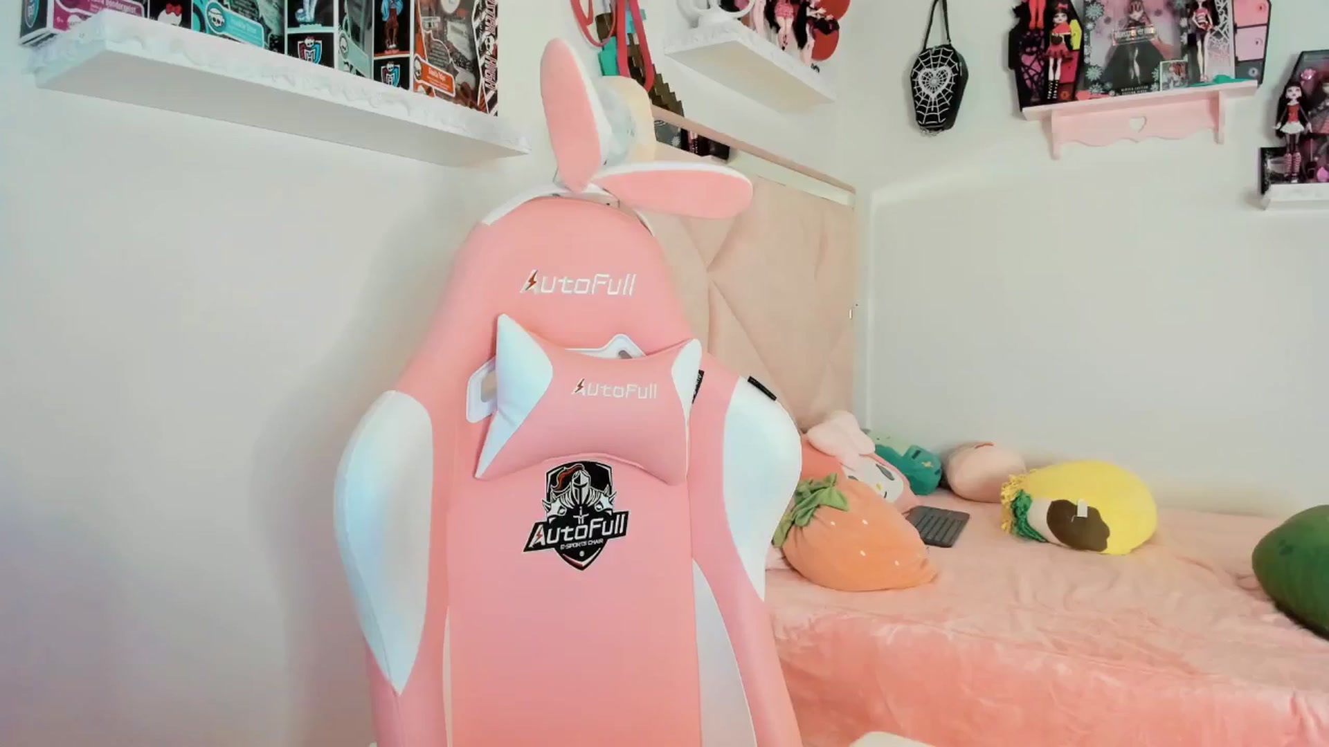 Gallery image thumbnail from Cherrycute666's myfreecams stream on, 02/27/2025, 11:12 image 10 of 20