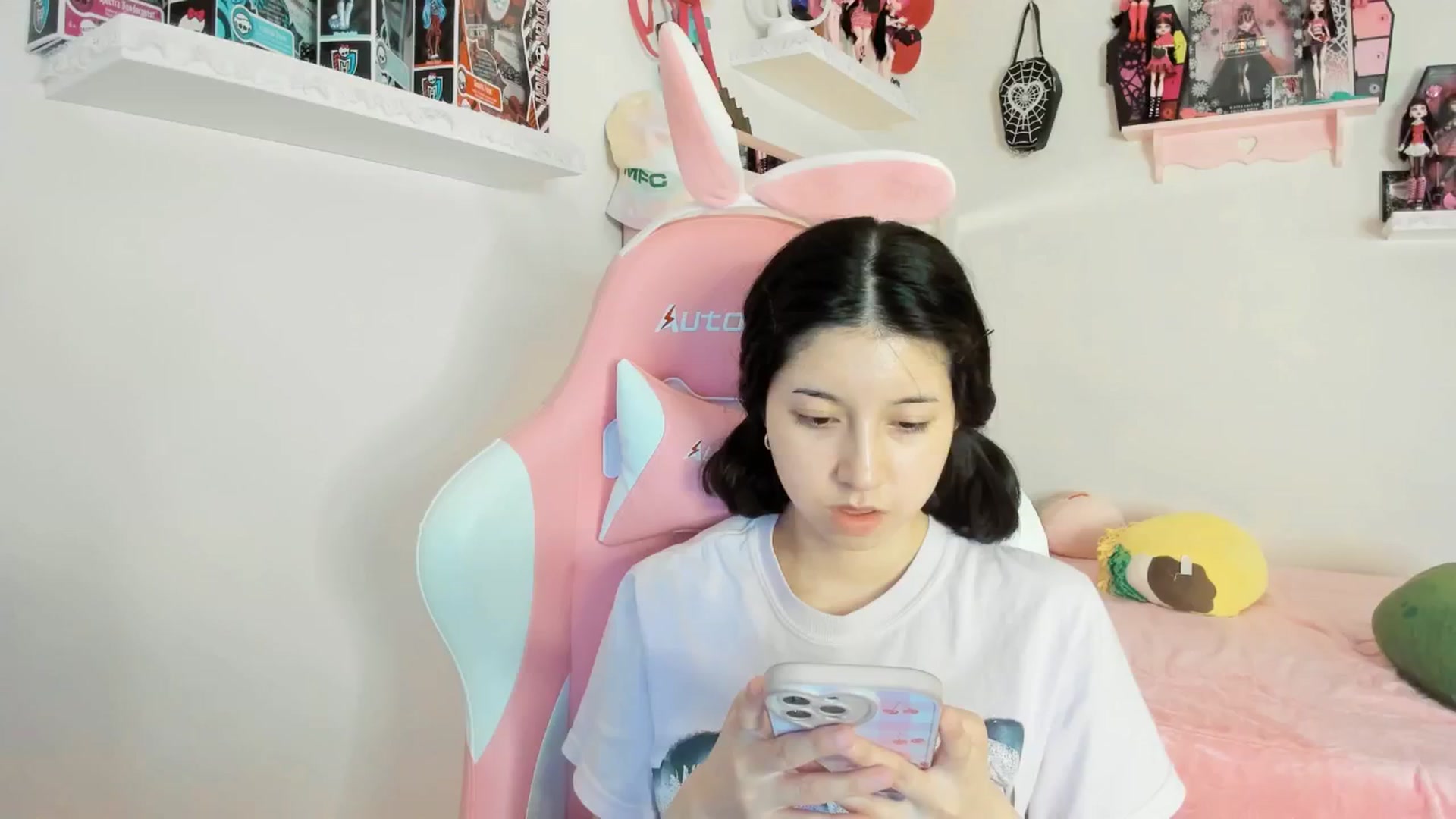Gallery image thumbnail from Cherrycute666's myfreecams stream on, 02/27/2025, 11:12 image 2 of 20