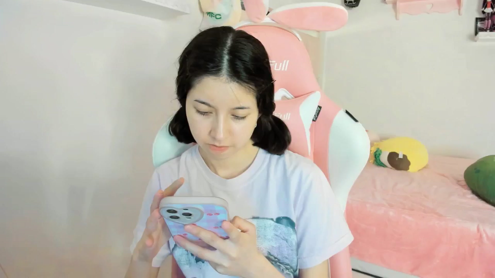 Gallery image thumbnail from Cherrycute666's myfreecams stream on, 02/27/2025, 11:12 image 15 of 20