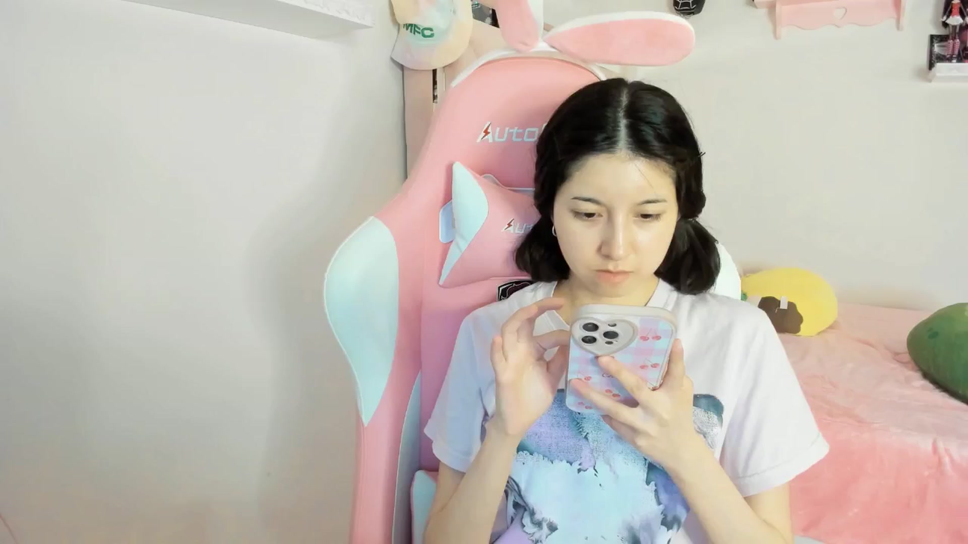 Gallery image thumbnail from Cherrycute666's myfreecams stream on, 02/27/2025, 11:12 image 16 of 20