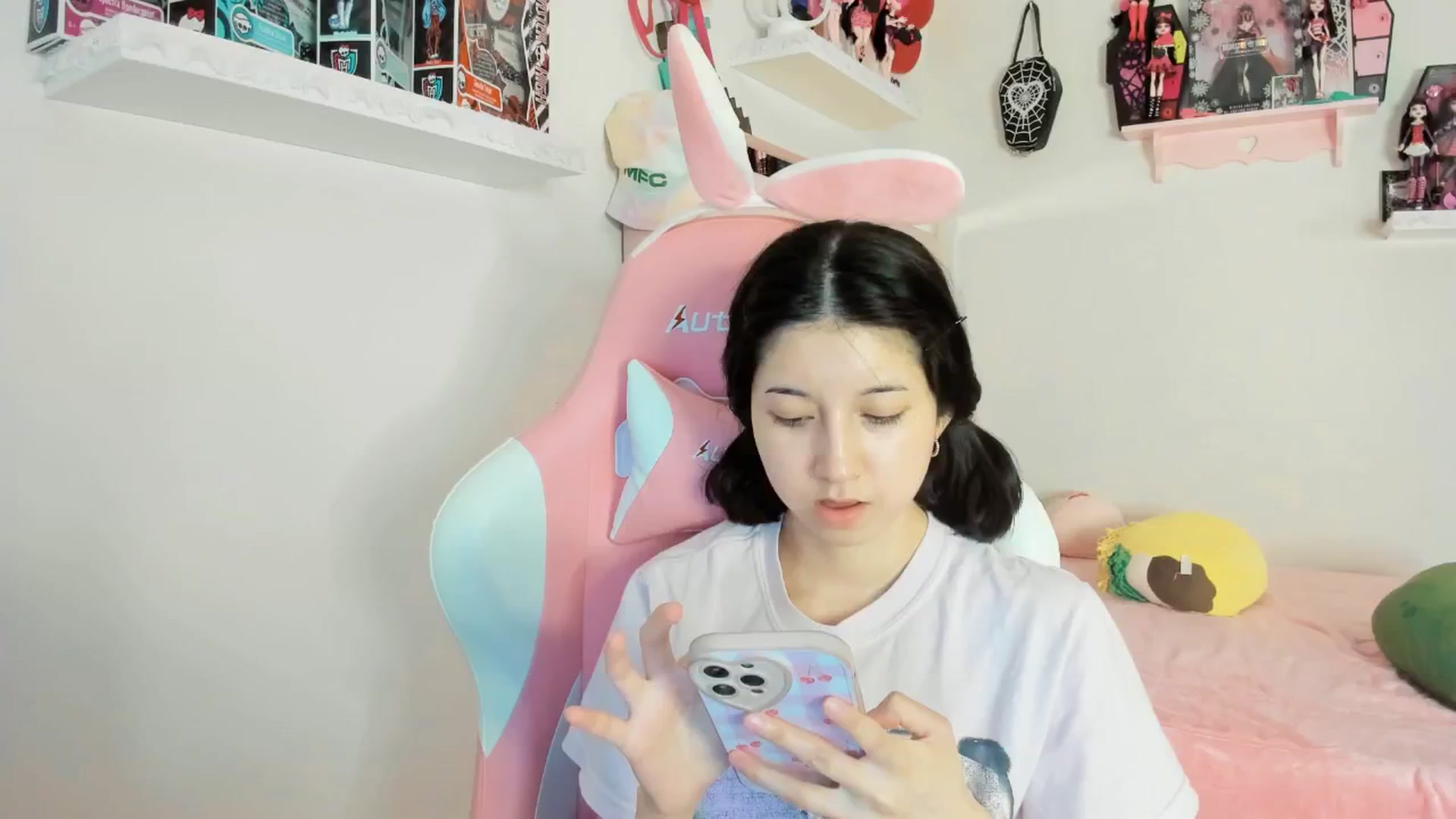 Gallery image thumbnail from Cherrycute666's myfreecams stream on, 02/27/2025, 11:12 image 3 of 20