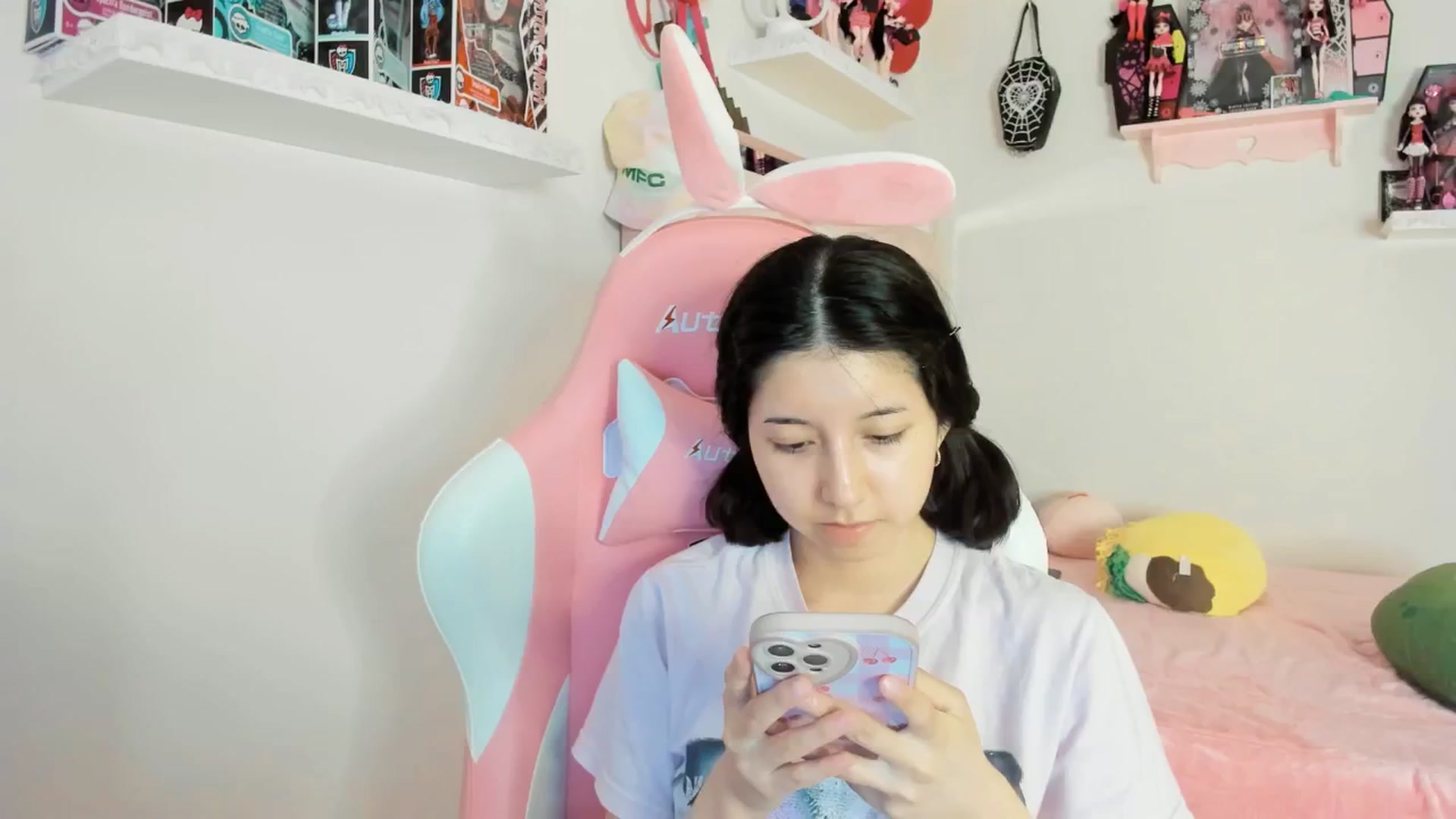 Gallery image thumbnail from Cherrycute666's myfreecams stream on, 02/27/2025, 11:12 image 6 of 20