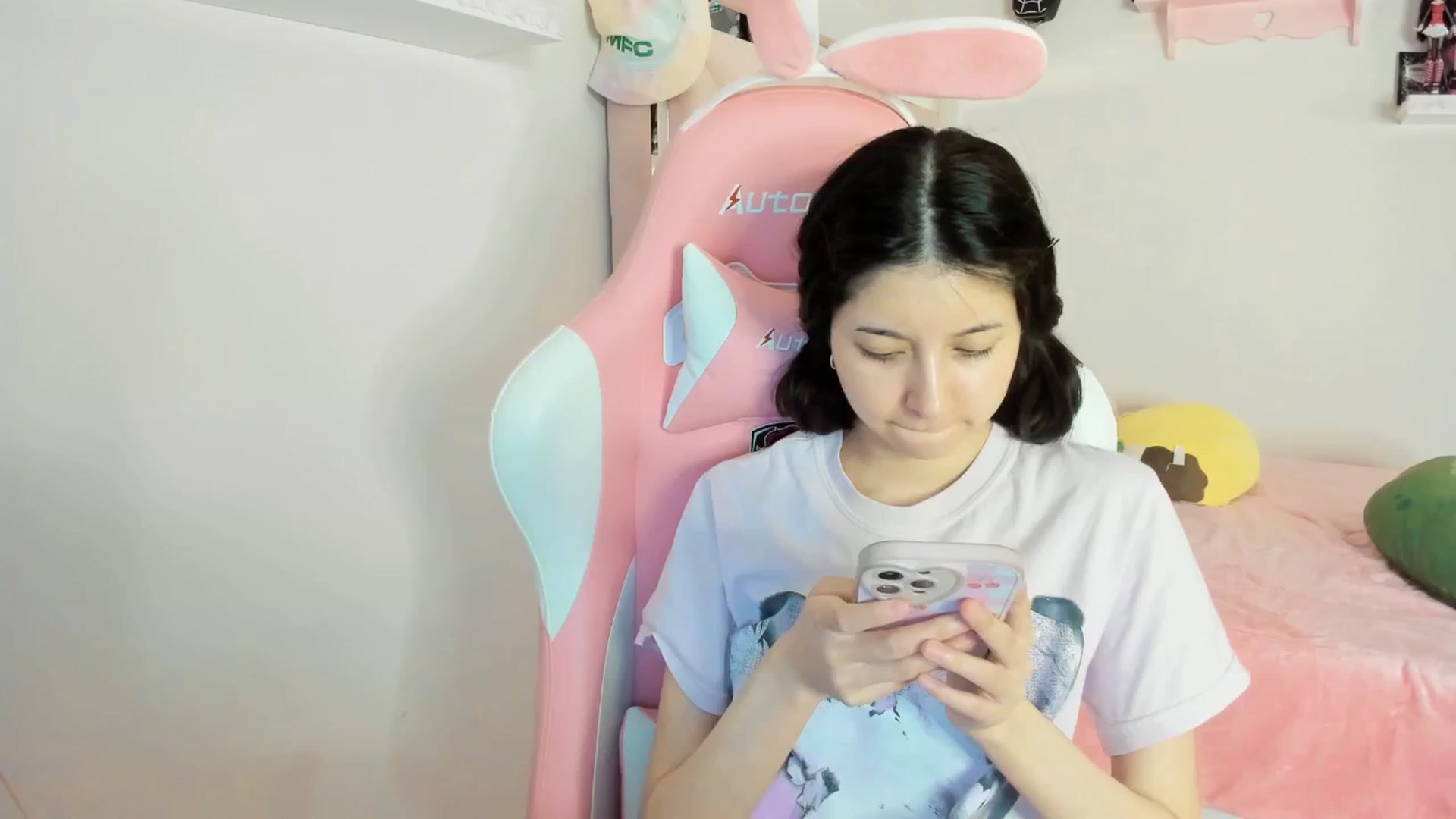 Gallery image thumbnail from Cherrycute666's myfreecams stream on, 02/27/2025, 11:12 image 17 of 20