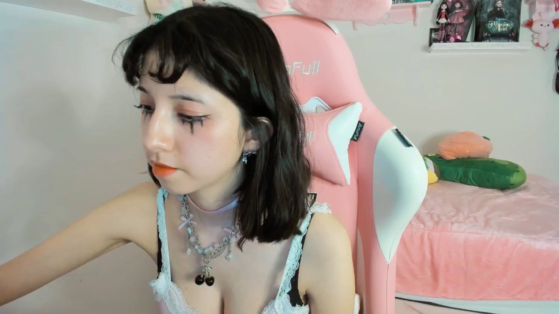 Gallery image thumbnail from Cherrycute666's myfreecams stream on, 02/28/2025, 04:53 image 3 of 20