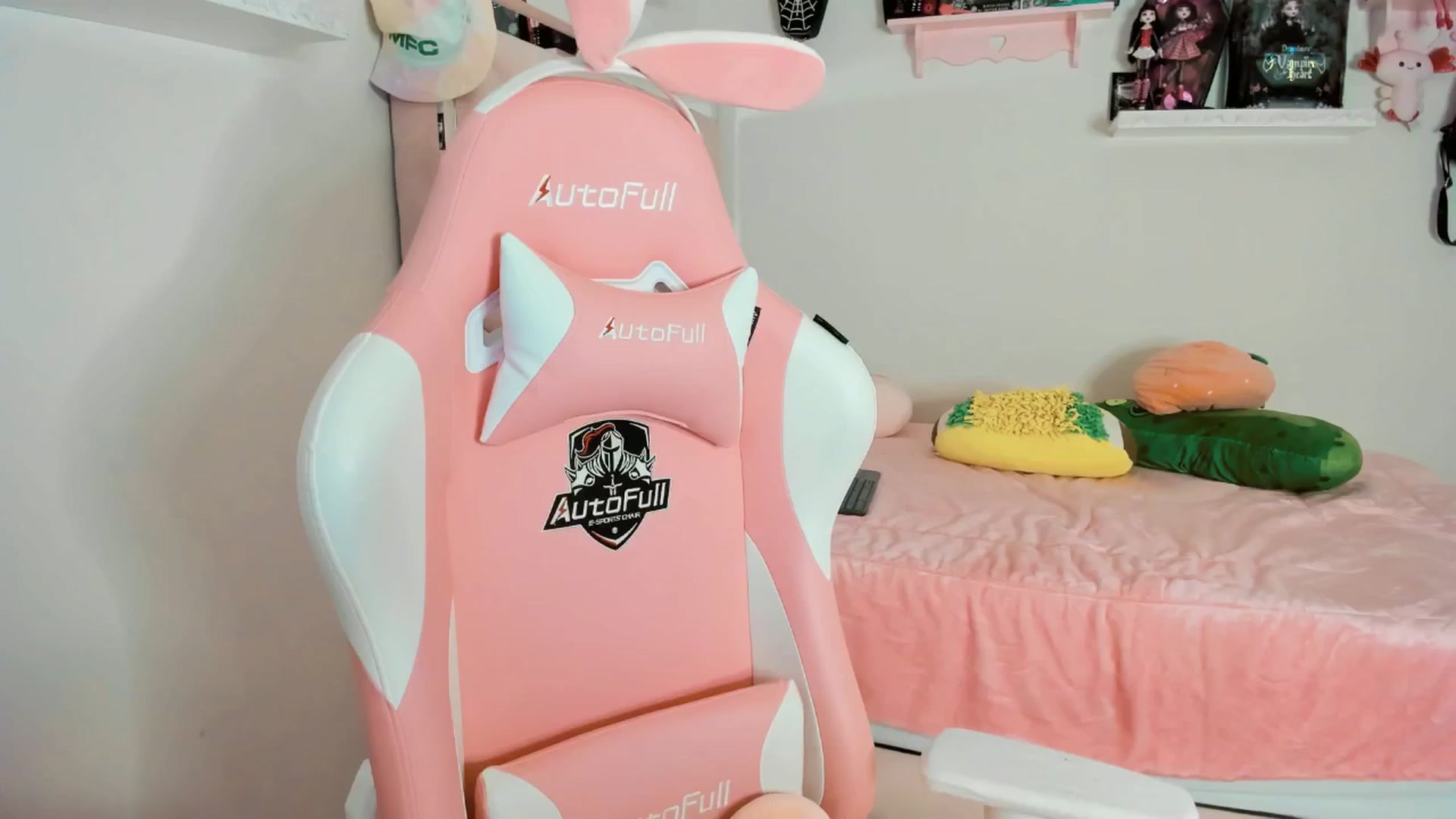 Gallery image thumbnail from Cherrycute666's myfreecams stream on, 02/28/2025, 04:53 image 8 of 20