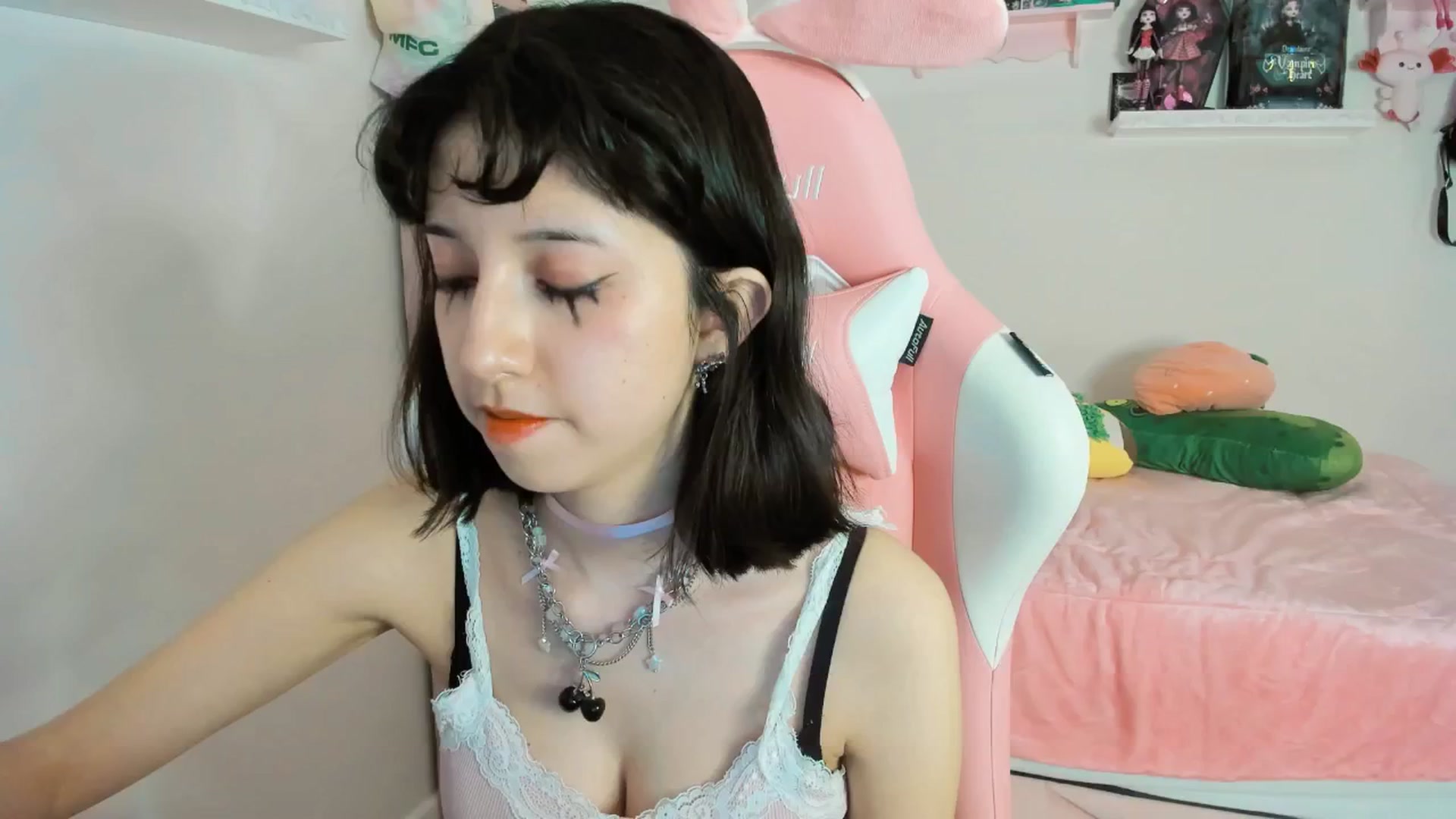 Gallery image thumbnail from Cherrycute666's myfreecams stream on, 02/28/2025, 04:53 image 6 of 20
