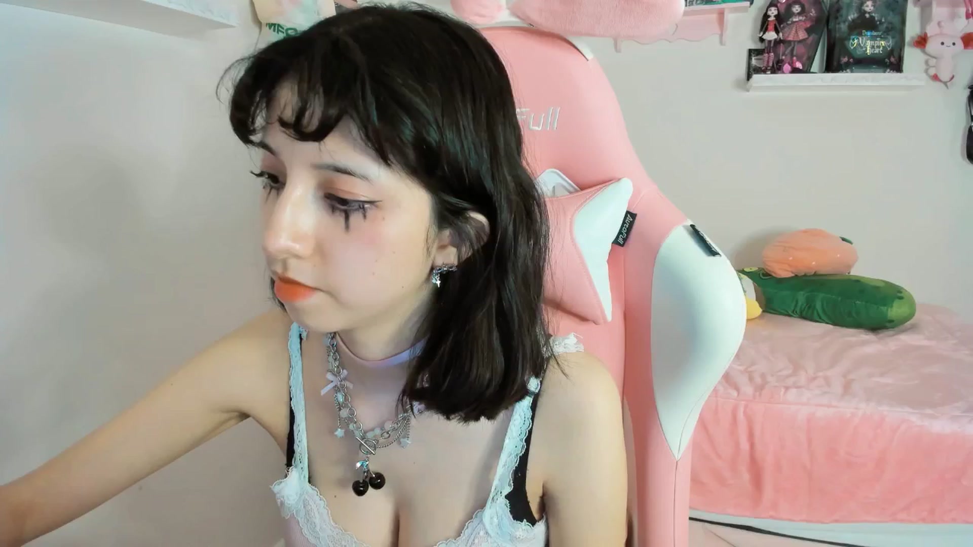 Gallery image thumbnail from Cherrycute666's myfreecams stream on, 02/28/2025, 04:53 image 1 of 20