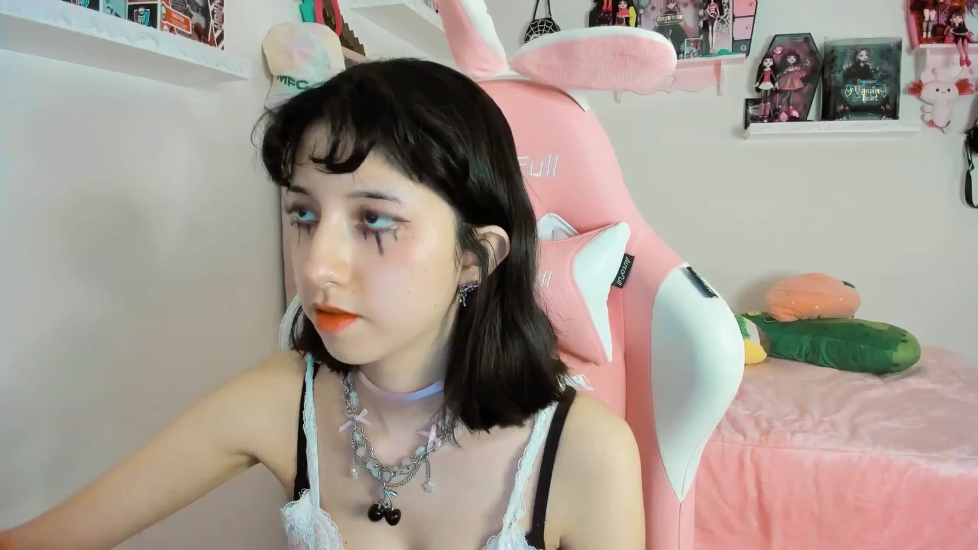 Gallery image thumbnail from Cherrycute666's myfreecams stream on, 02/28/2025, 04:53 image 5 of 20