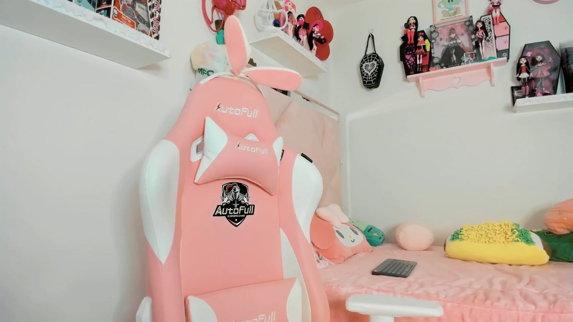 Gallery image thumbnail from Cherrycute666's myfreecams stream on, 02/28/2025, 04:53 image 17 of 20