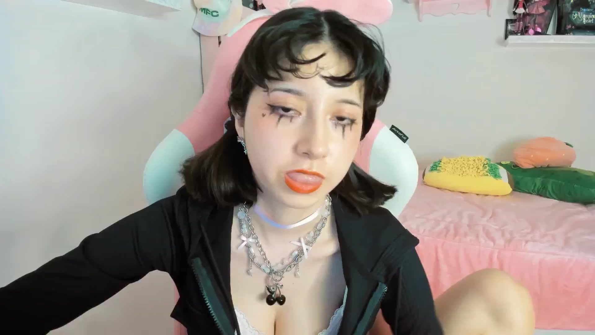 Gallery image thumbnail from Cherrycute666's myfreecams stream on, 02/28/2025, 06:27 image 15 of 20