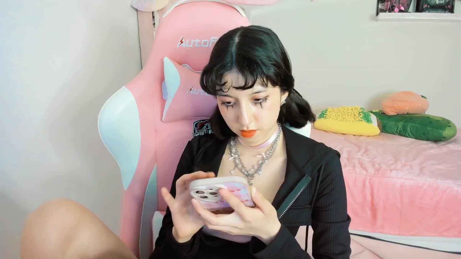 Gallery image thumbnail from Cherrycute666's myfreecams stream on, 02/28/2025, 06:27 image 8 of 20
