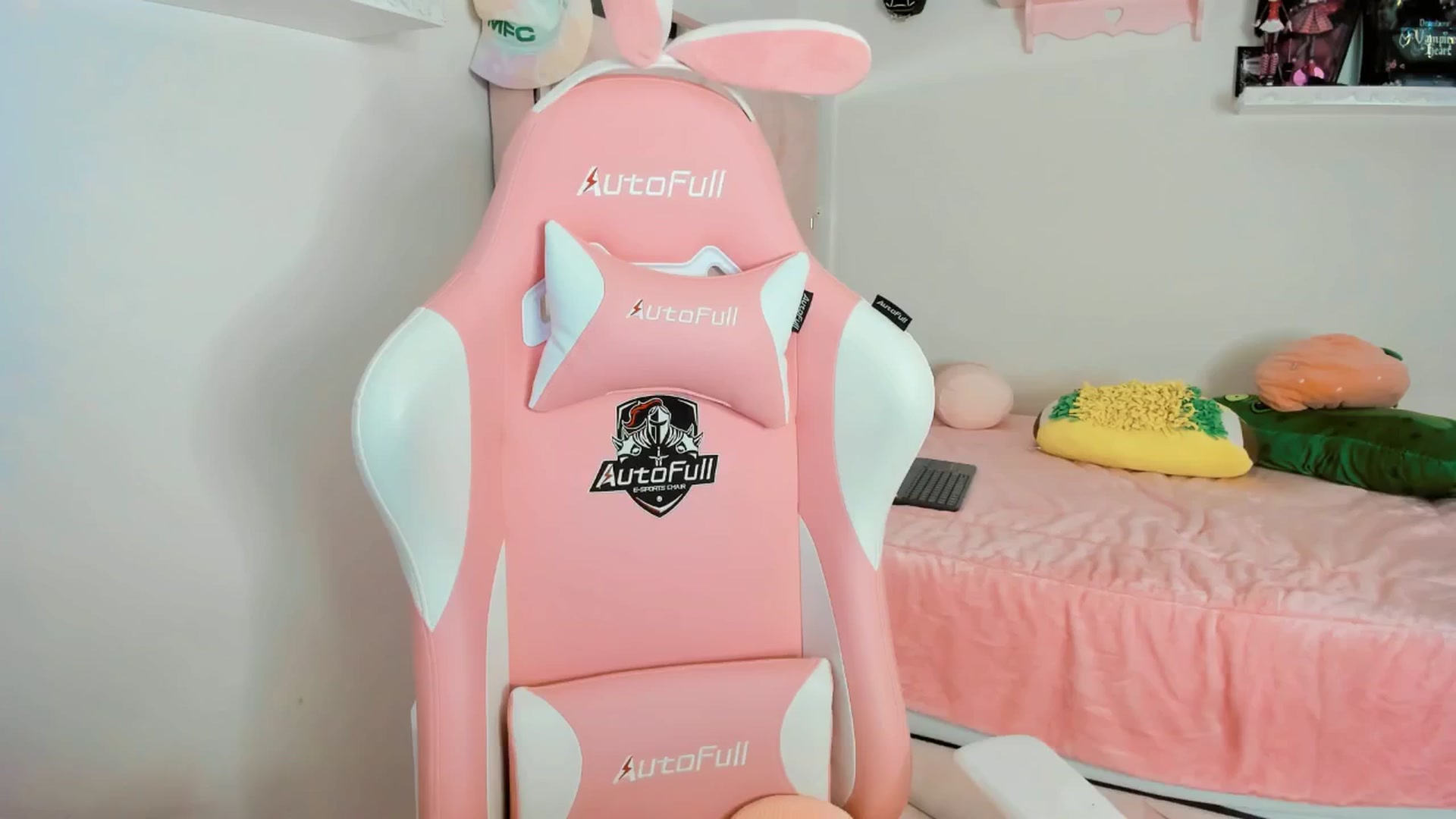 Gallery image thumbnail from Cherrycute666's myfreecams stream on, 02/28/2025, 06:27 image 16 of 20