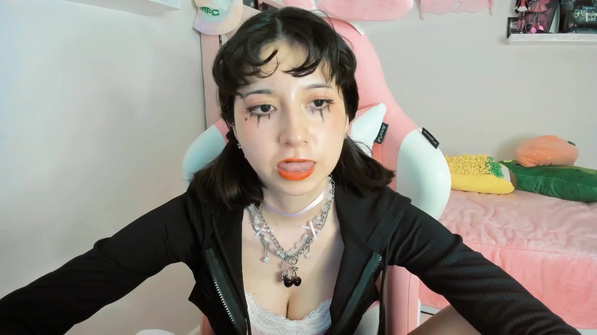 Gallery image thumbnail from Cherrycute666's myfreecams stream on, 02/28/2025, 06:27 image 17 of 20