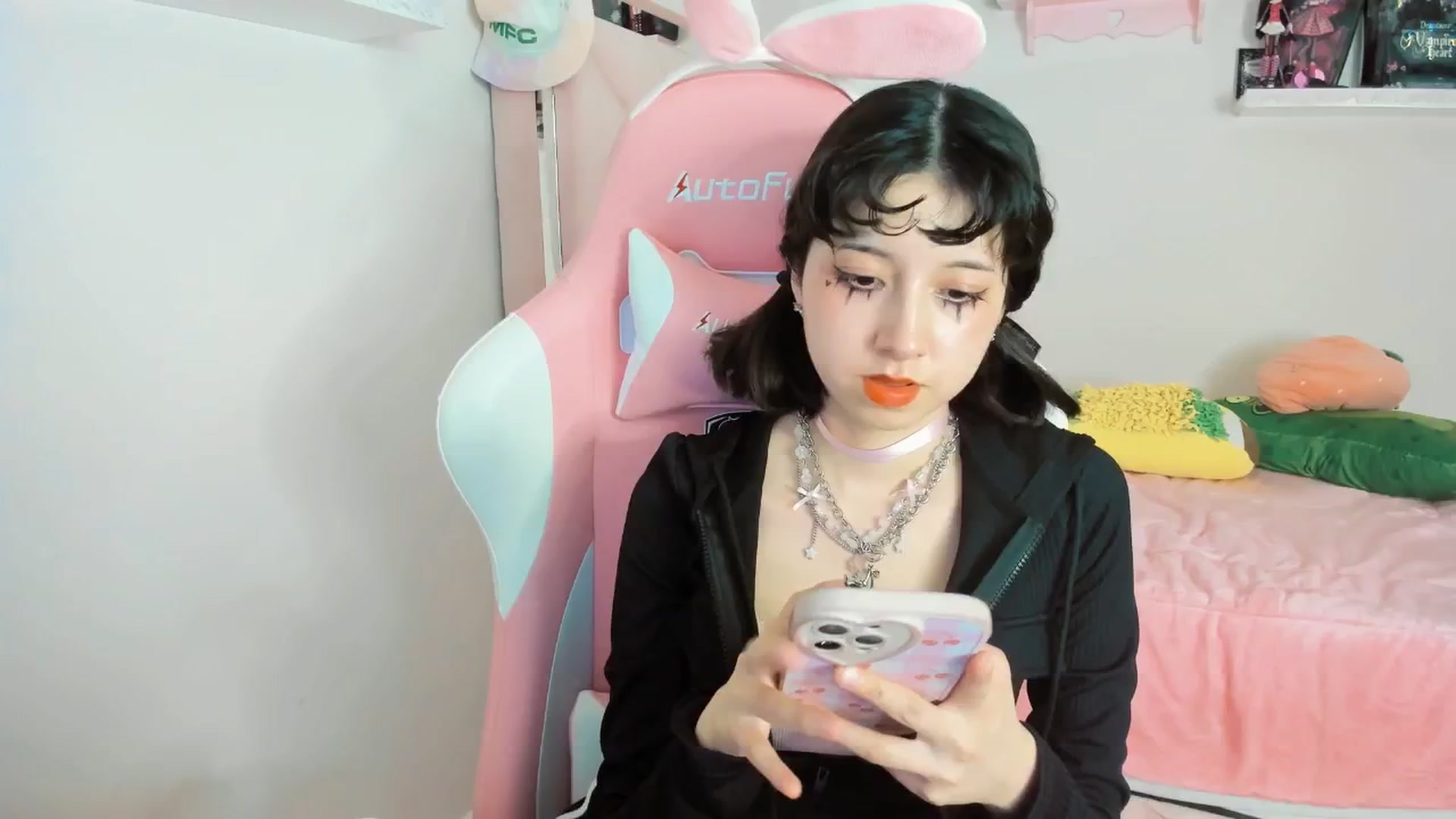 Gallery image thumbnail from Cherrycute666's myfreecams stream on, 02/28/2025, 06:27 image 12 of 20